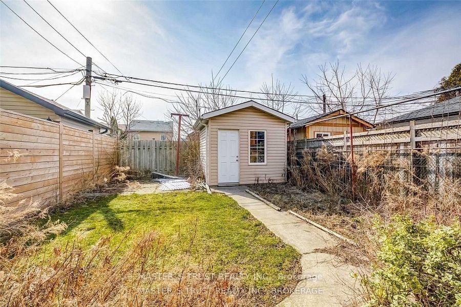 Photo 2 of 226 Chambers Avenue, Toronto, Keelesdale-Eglinton West — HOMEH