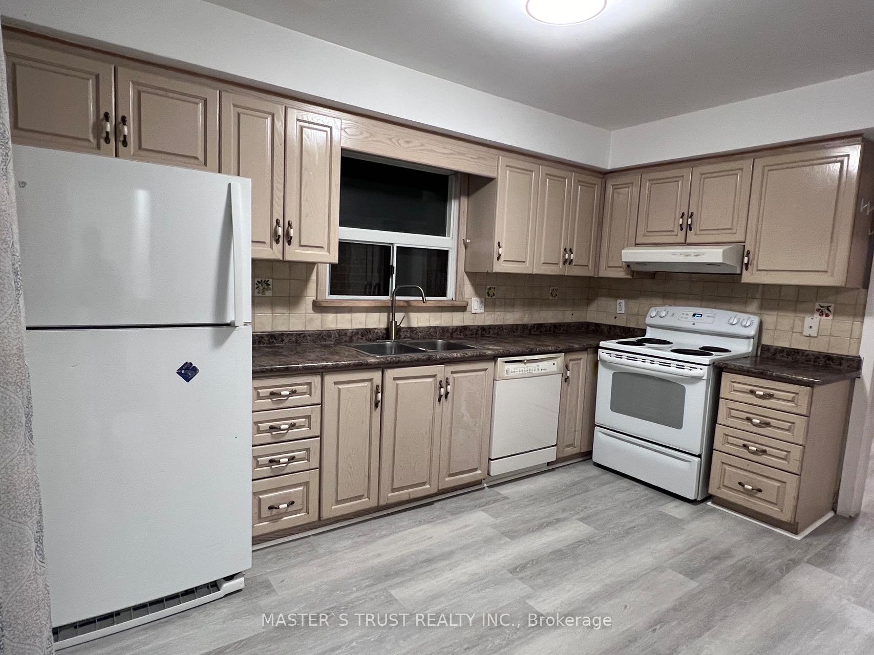 Photo 3 of 226 Chambers Avenue, Toronto, Keelesdale-Eglinton West — HOMEH