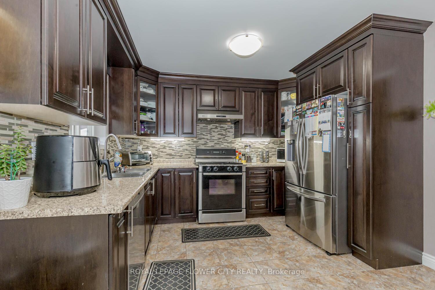 Photo 10 of 60 Legend Lane, Brampton, Fletcher's Creek Village — HOMEH
