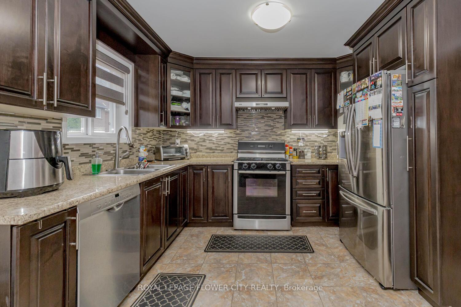 Photo 11 of 60 Legend Lane, Brampton, Fletcher's Creek Village — HOMEH