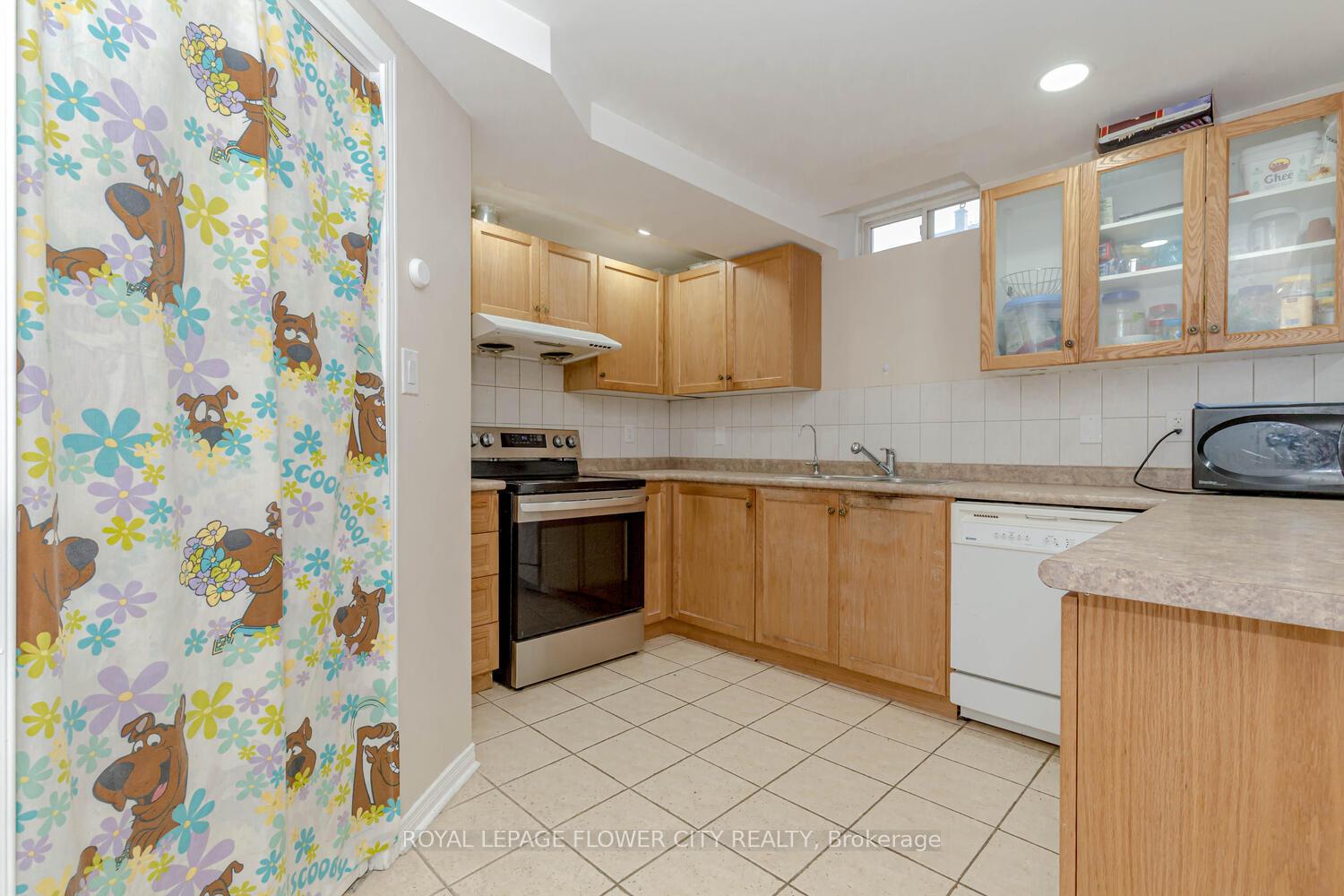 Photo 22 of 60 Legend Lane, Brampton, Fletcher's Creek Village — HOMEH
