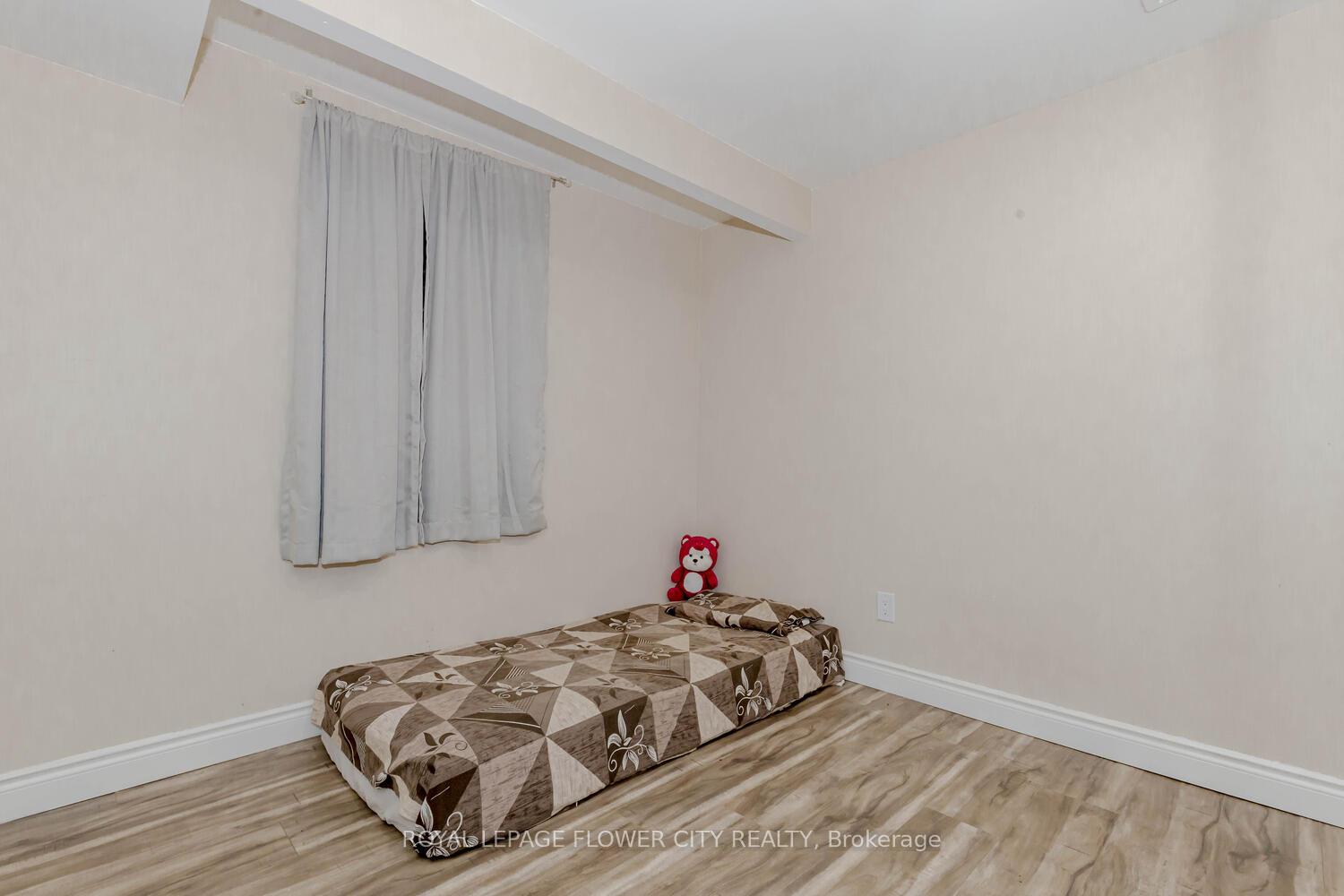 Photo 23 of 60 Legend Lane, Brampton, Fletcher's Creek Village — HOMEH