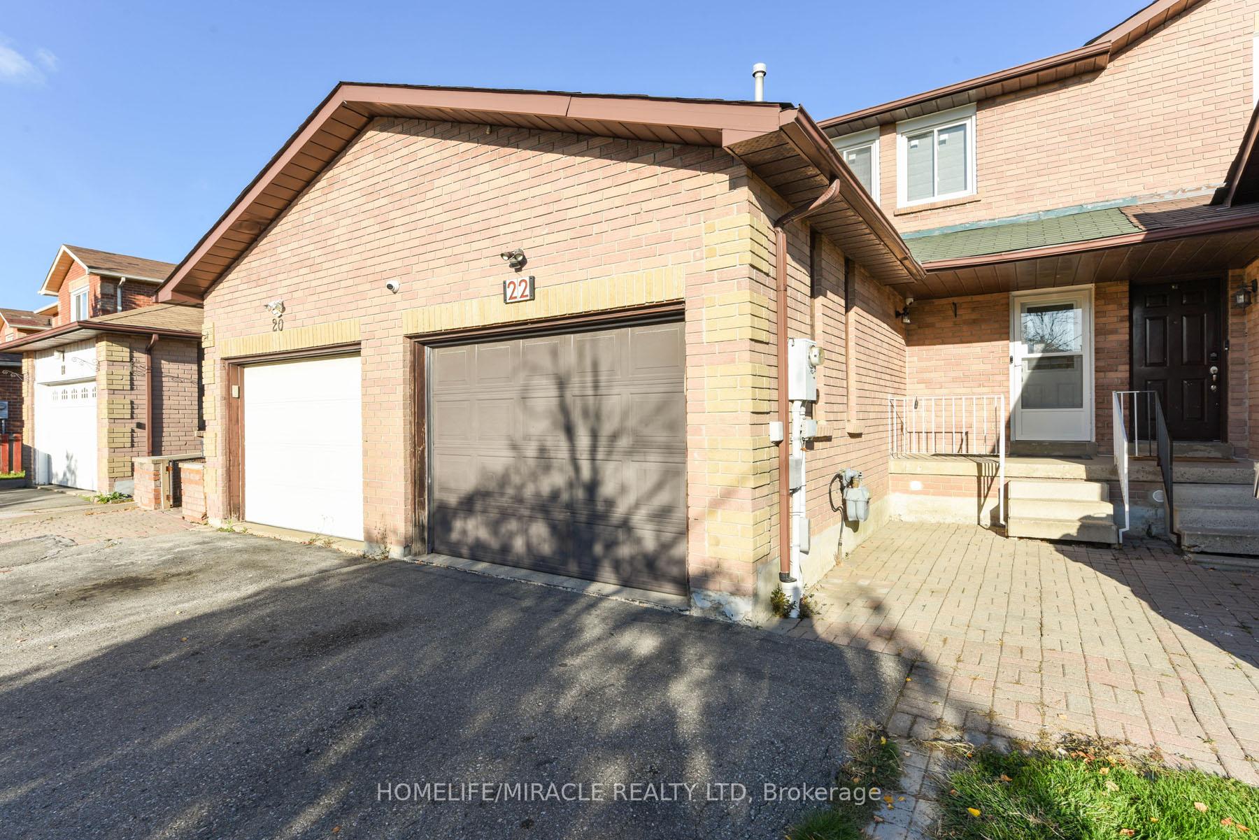Photo 2 of 22 Woodsend Run, Brampton, Fletcher's Creek South — HOMEH