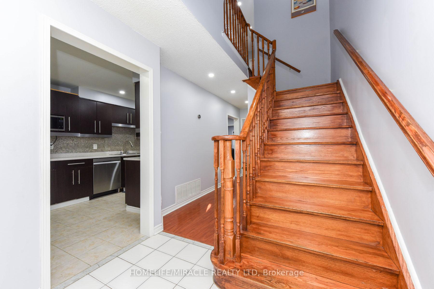 Photo 6 of 22 Woodsend Run, Brampton, Fletcher's Creek South — HOMEH