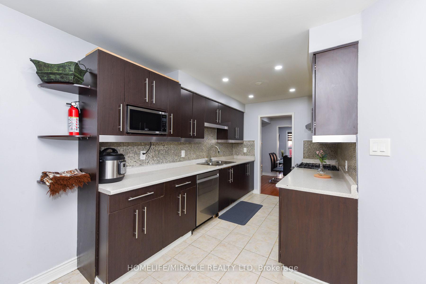 Photo 10 of 22 Woodsend Run, Brampton, Fletcher's Creek South — HOMEH