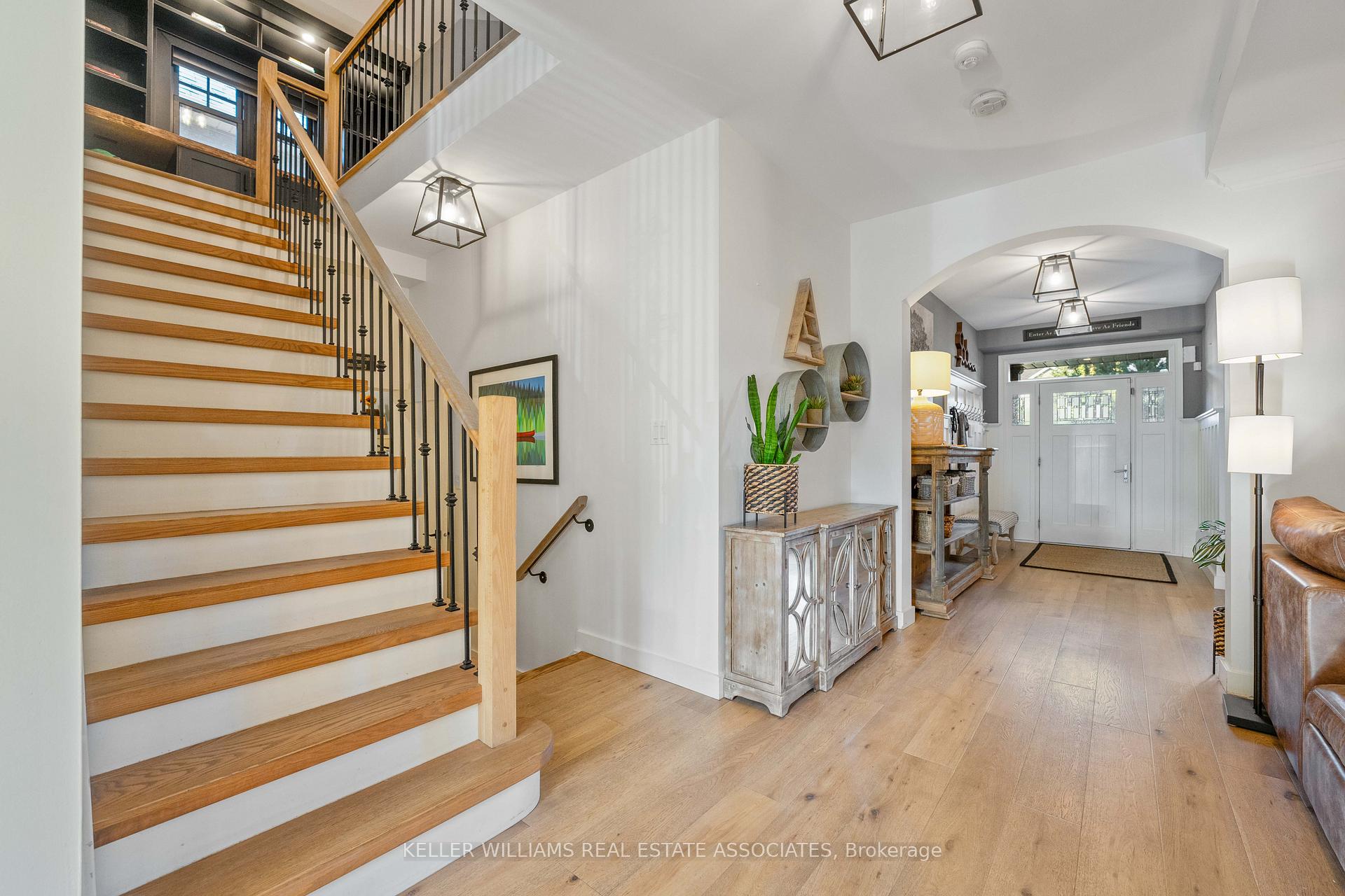 Photo 4 of 2309 Blue Oak Circle, Oakville, Westmount — HOMEH