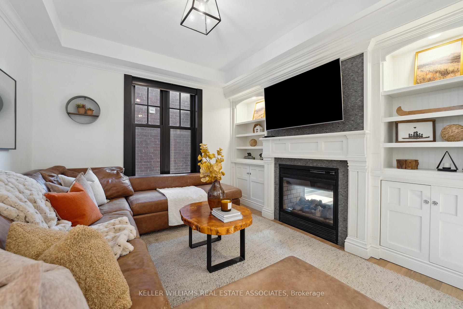 Photo 6 of 2309 Blue Oak Circle, Oakville, Westmount — HOMEH