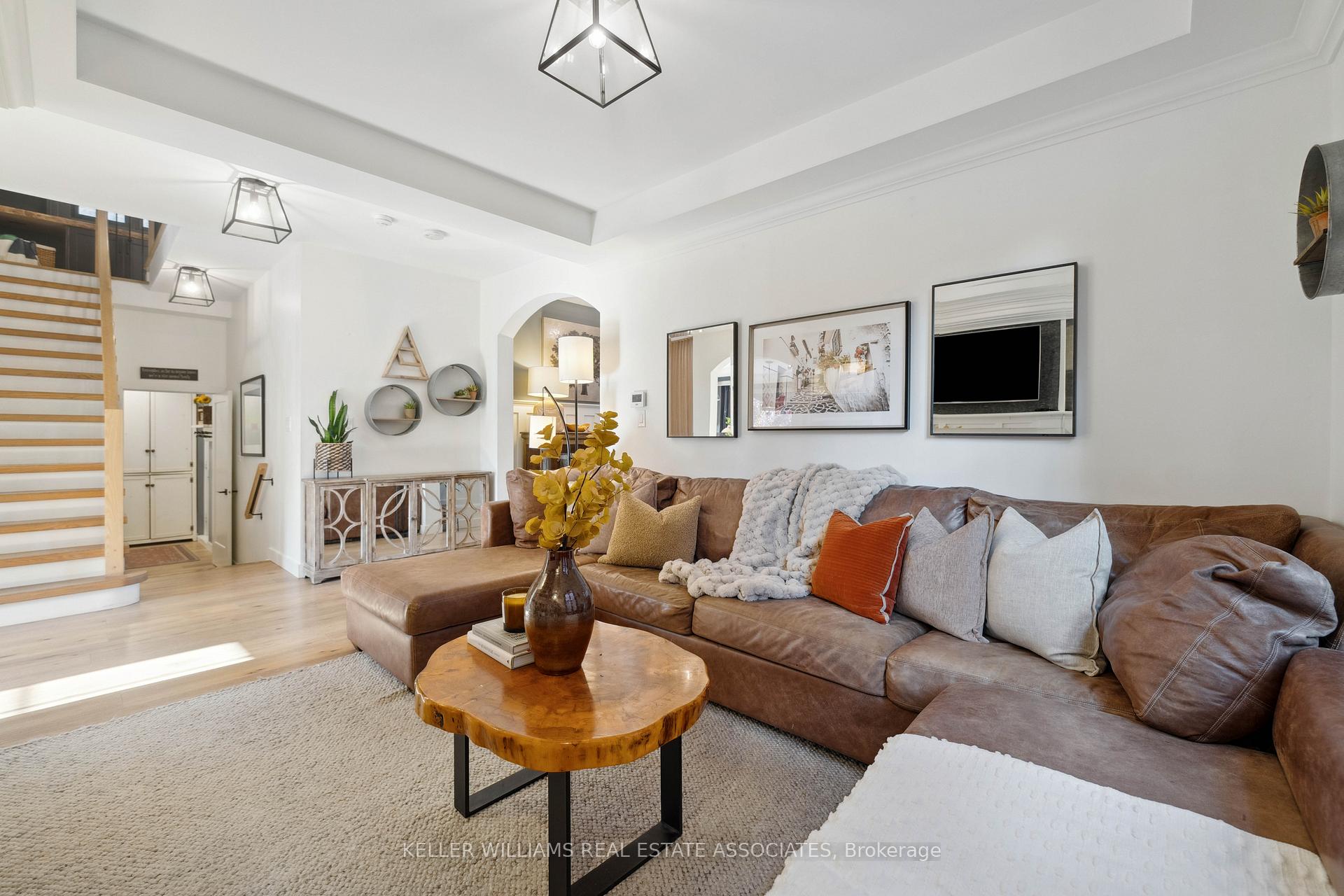 Photo 7 of 2309 Blue Oak Circle, Oakville, Westmount — HOMEH