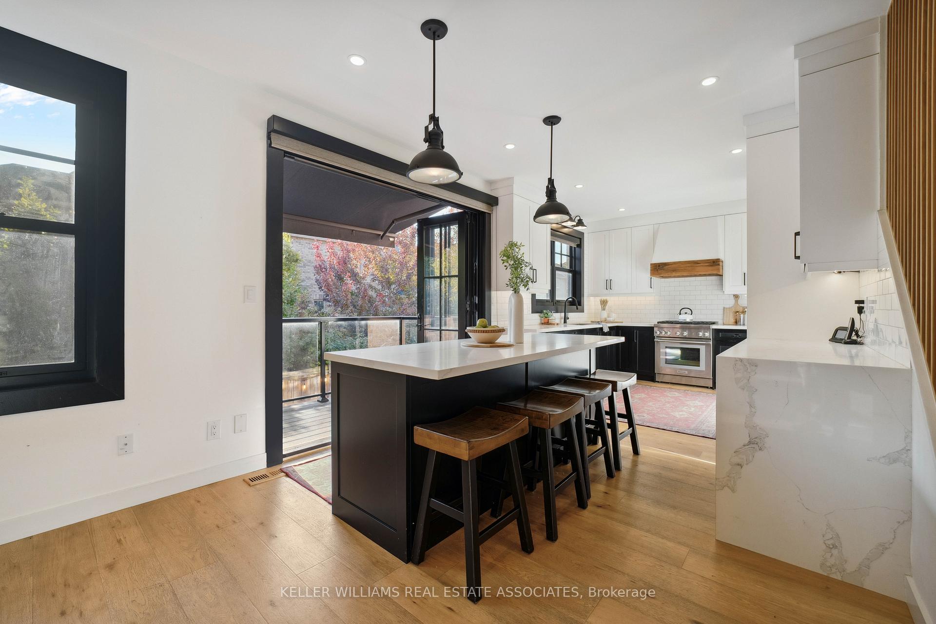 Photo 9 of 2309 Blue Oak Circle, Oakville, Westmount — HOMEH