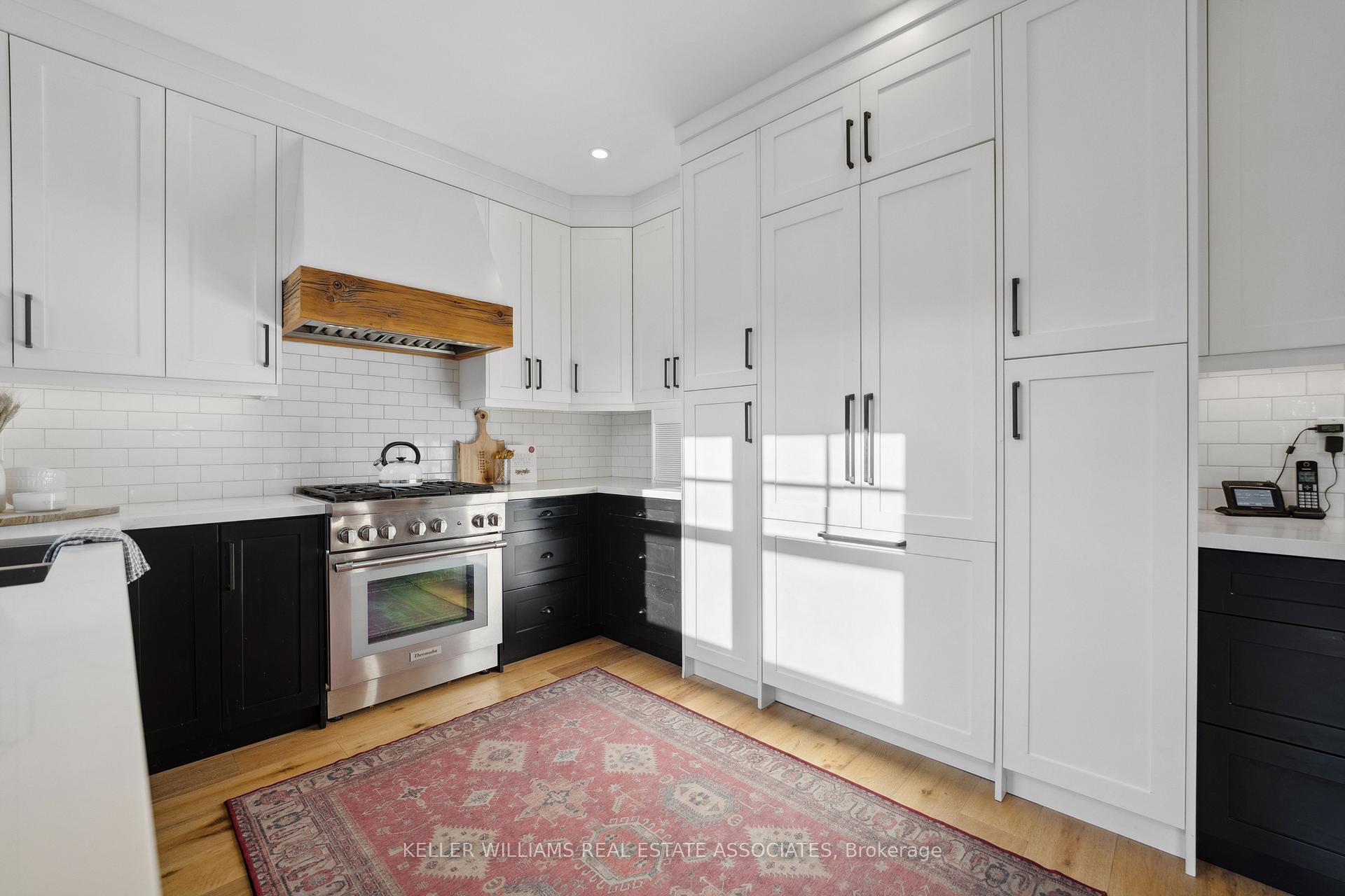 Photo 12 of 2309 Blue Oak Circle, Oakville, Westmount — HOMEH