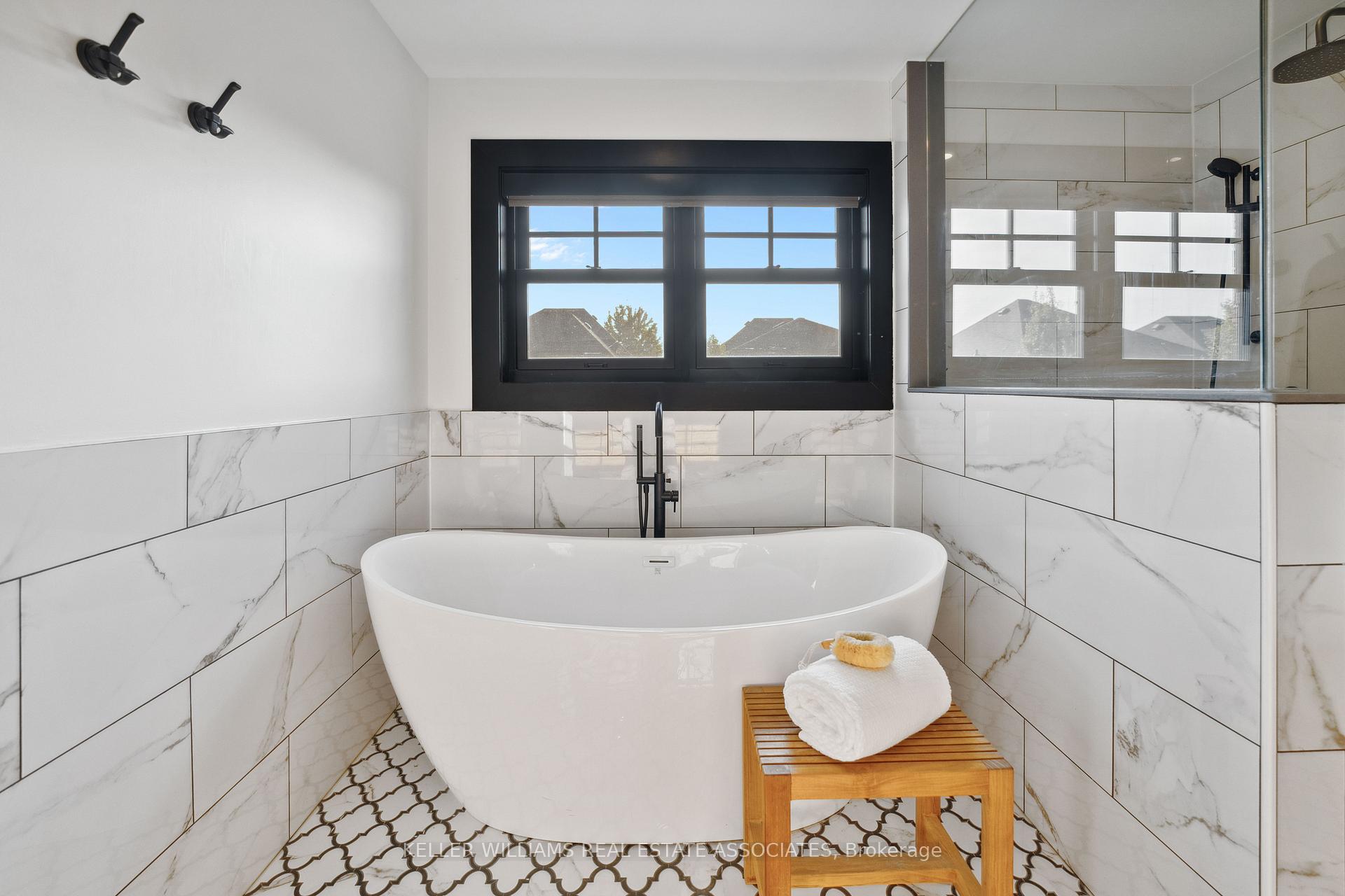 Photo 25 of 2309 Blue Oak Circle, Oakville, Westmount — HOMEH