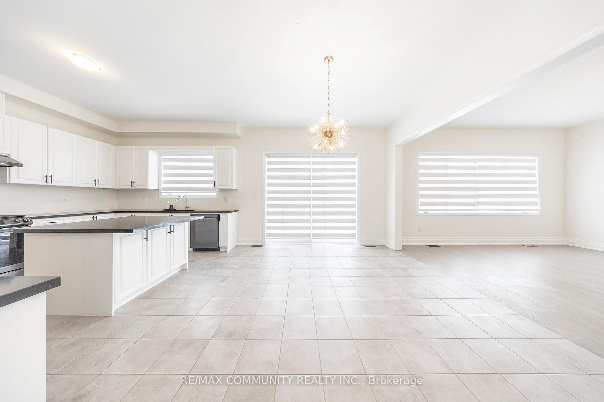 Photo 13 of 4 Connell Drive, Georgina, Keswick North — HOMEH