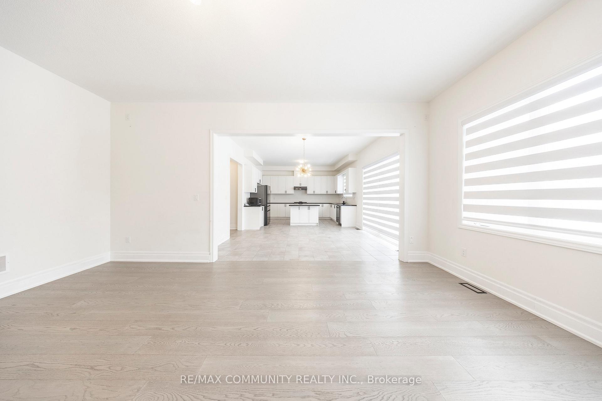 Photo 15 of 4 Connell Drive, Georgina, Keswick North — HOMEH