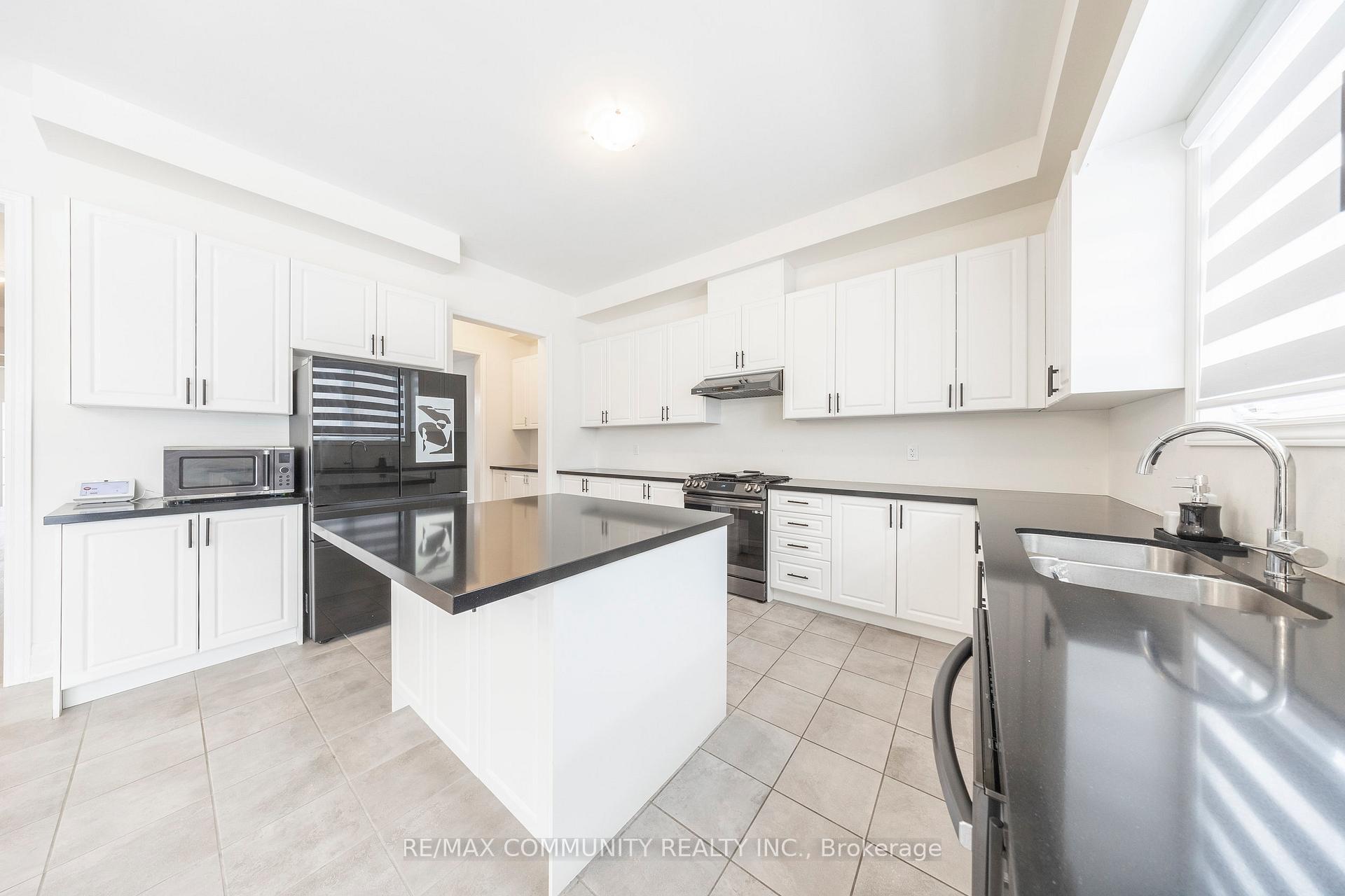 Photo 17 of 4 Connell Drive, Georgina, Keswick North — HOMEH