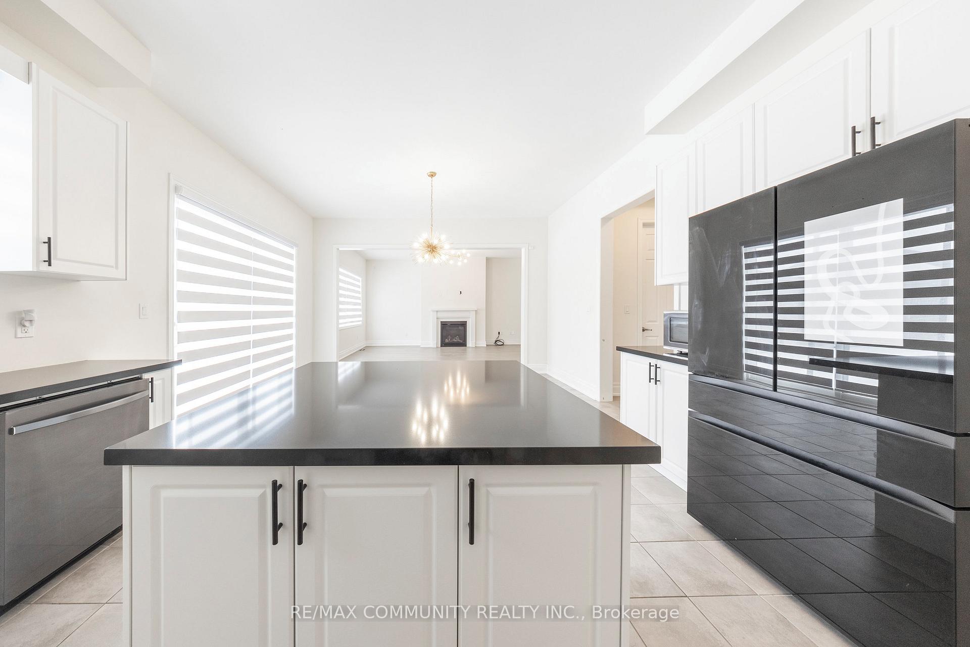 Photo 18 of 4 Connell Drive, Georgina, Keswick North — HOMEH