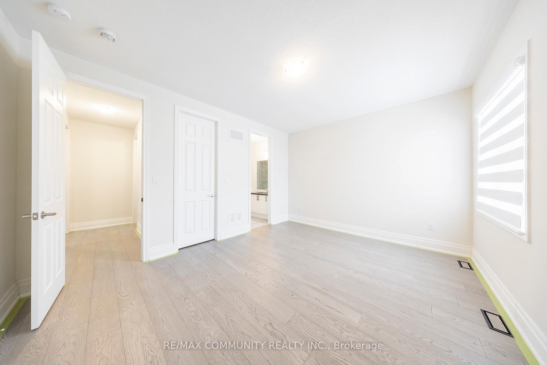 Photo 33 of 4 Connell Drive, Georgina, Keswick North — HOMEH
