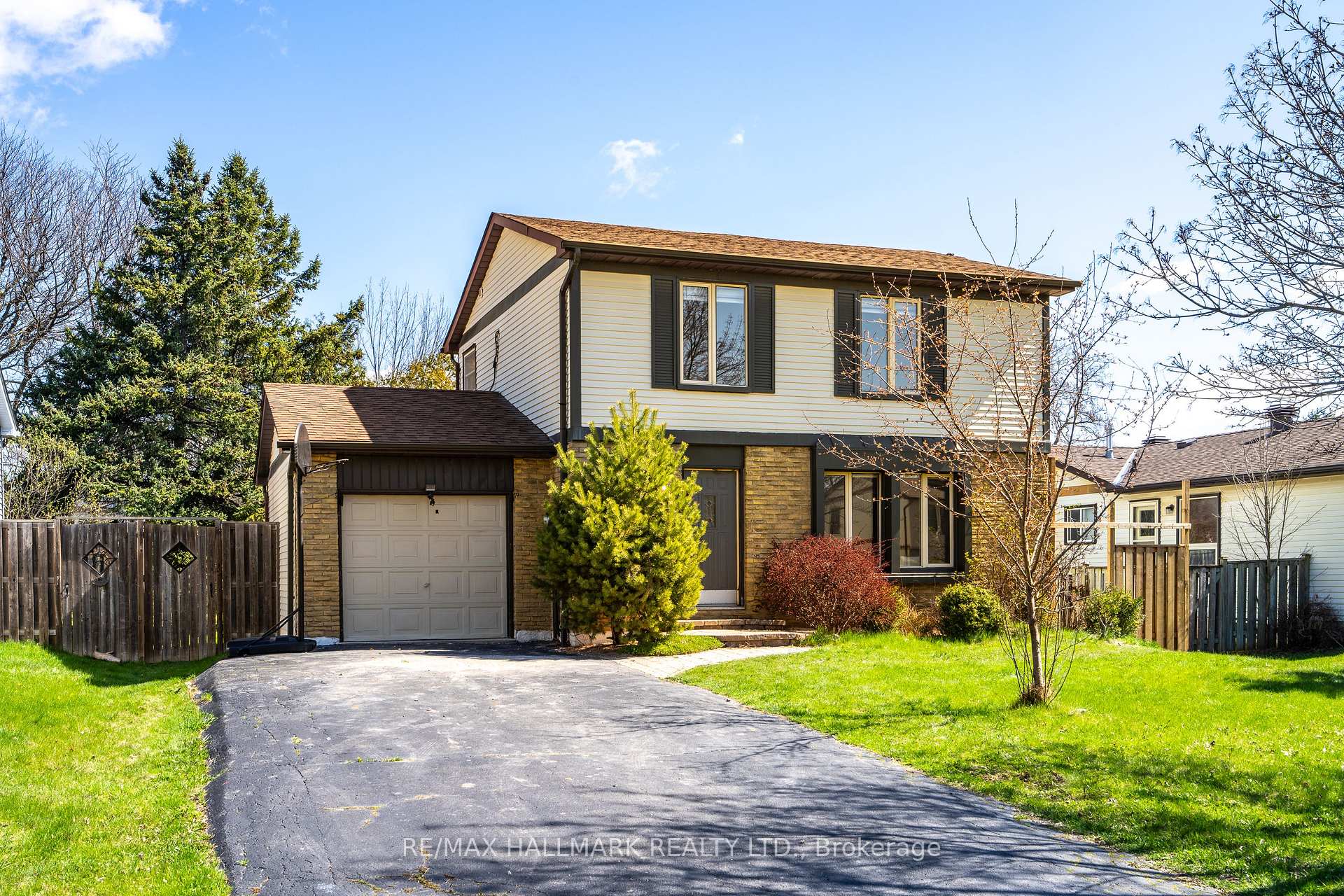 Front of 583 Elliott Crescent