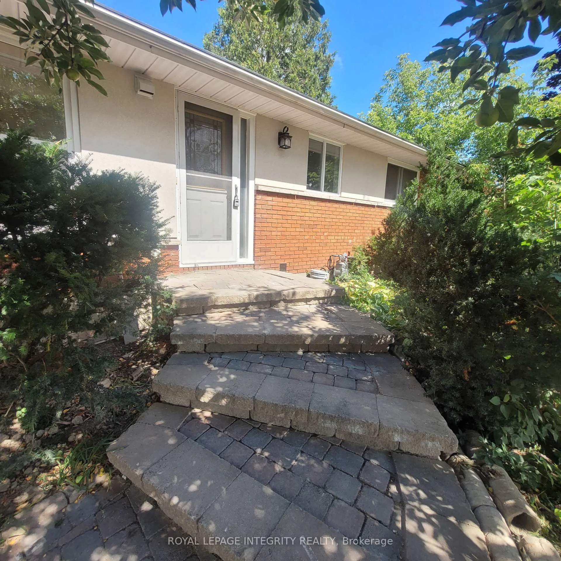Photo 1 of Unit 1, 17 Kingsbury Avenue, Ottawa, Meadowlands/Crestview — HOMEH