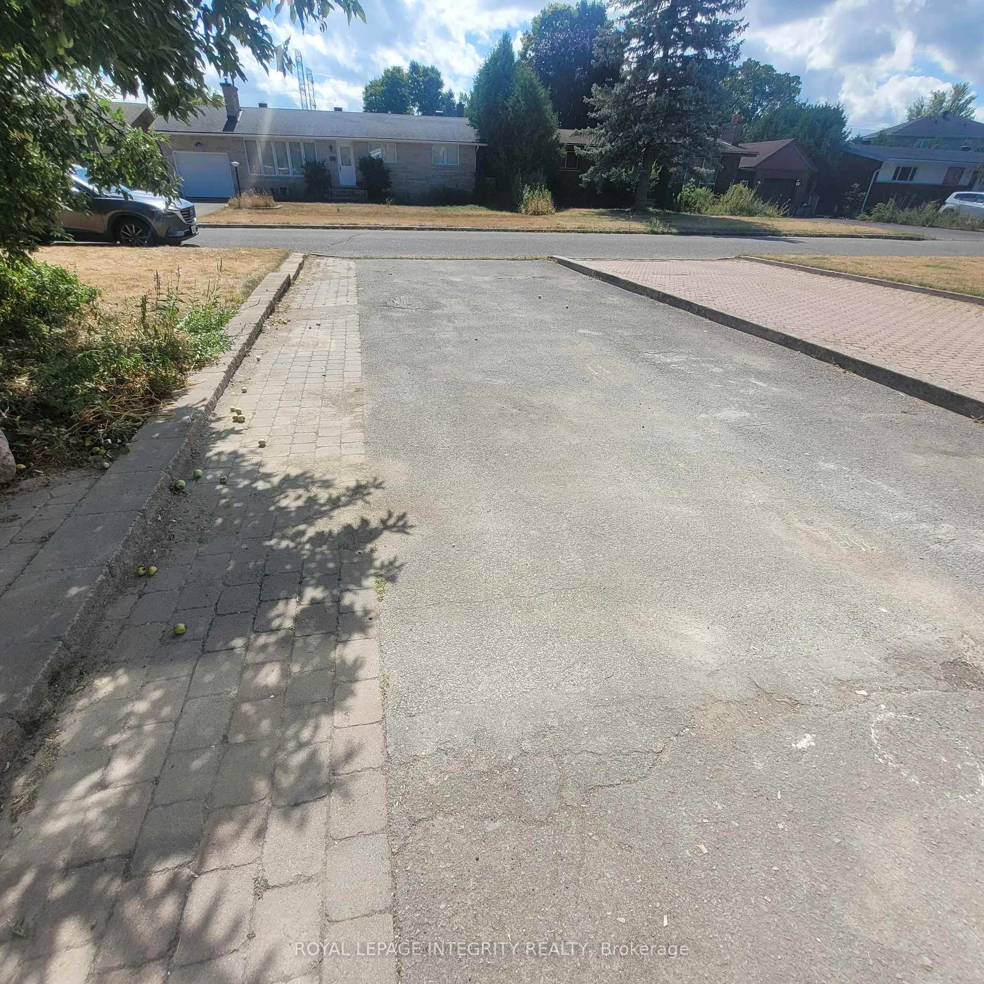 Photo 2 of Unit 1, 17 Kingsbury Avenue, Ottawa, Meadowlands/Crestview — HOMEH