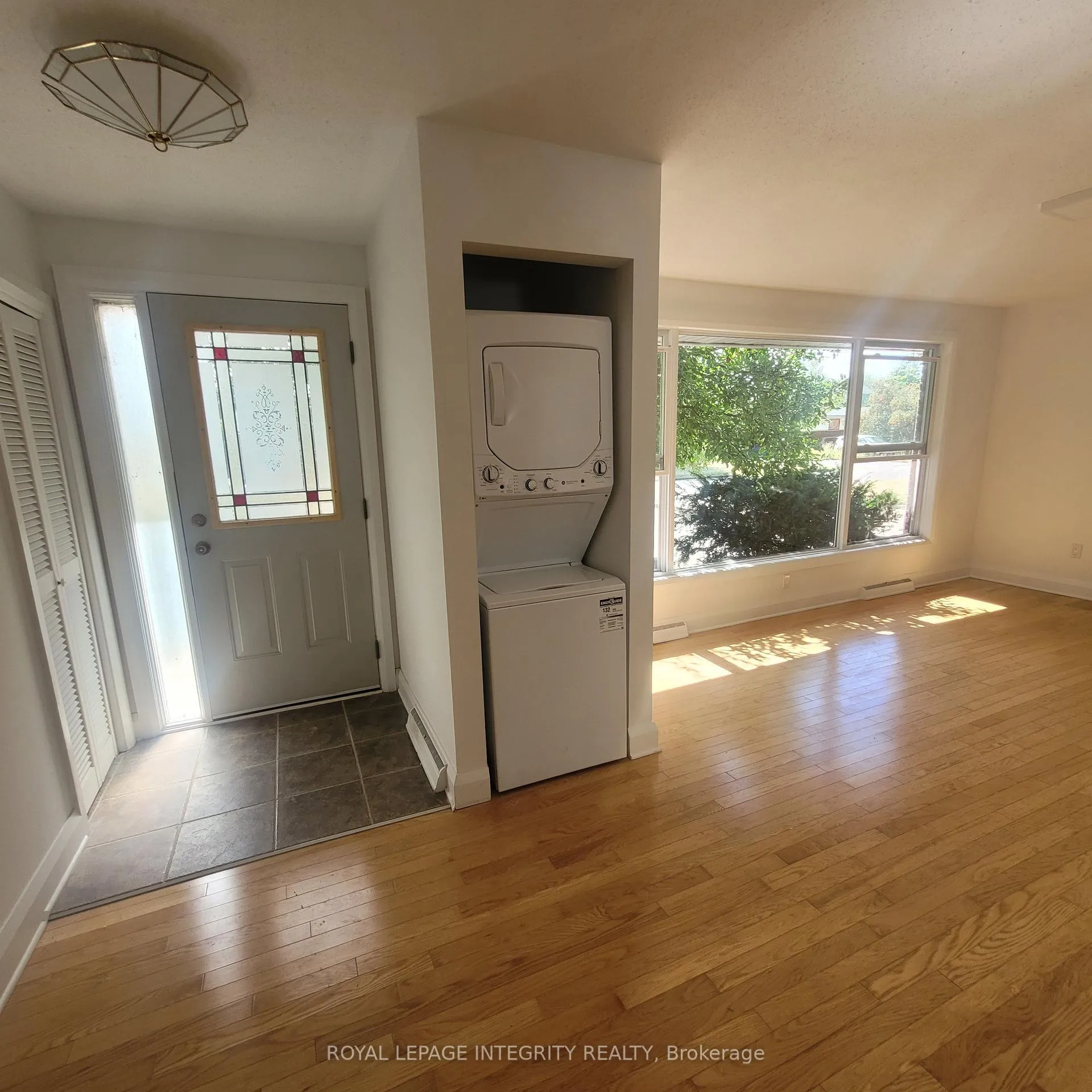 Photo 3 of Unit 1, 17 Kingsbury Avenue, Ottawa, Meadowlands/Crestview — HOMEH