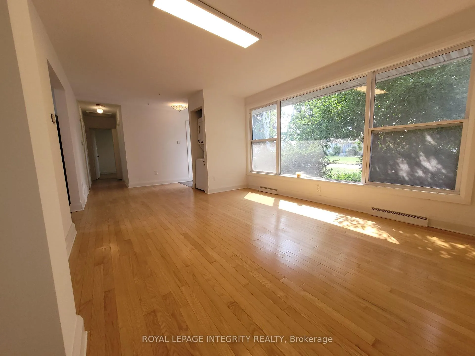 Photo 5 of Unit 1, 17 Kingsbury Avenue, Ottawa, Meadowlands/Crestview — HOMEH