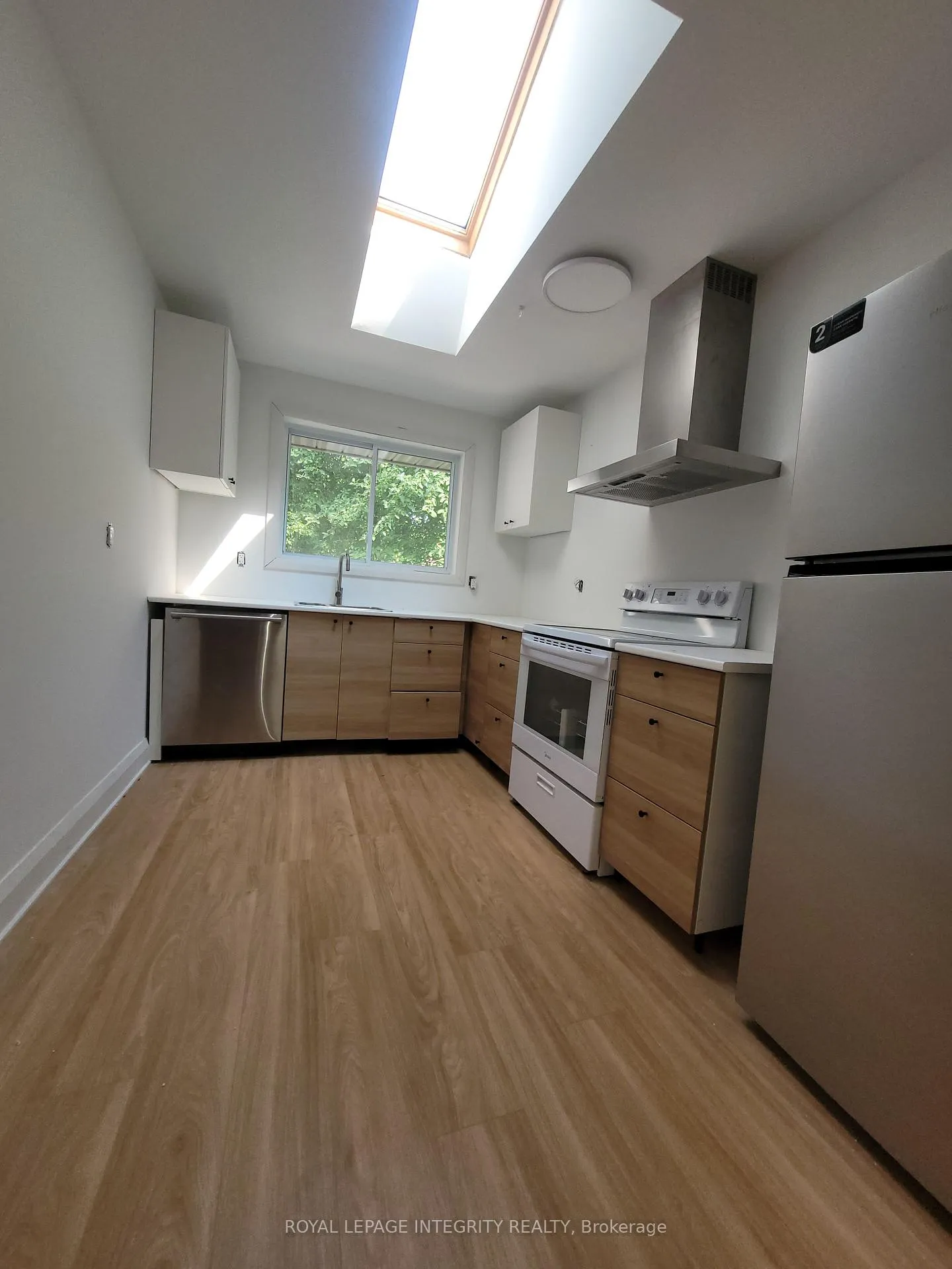 Photo 10 of Unit 1, 17 Kingsbury Avenue, Ottawa, Meadowlands/Crestview — HOMEH