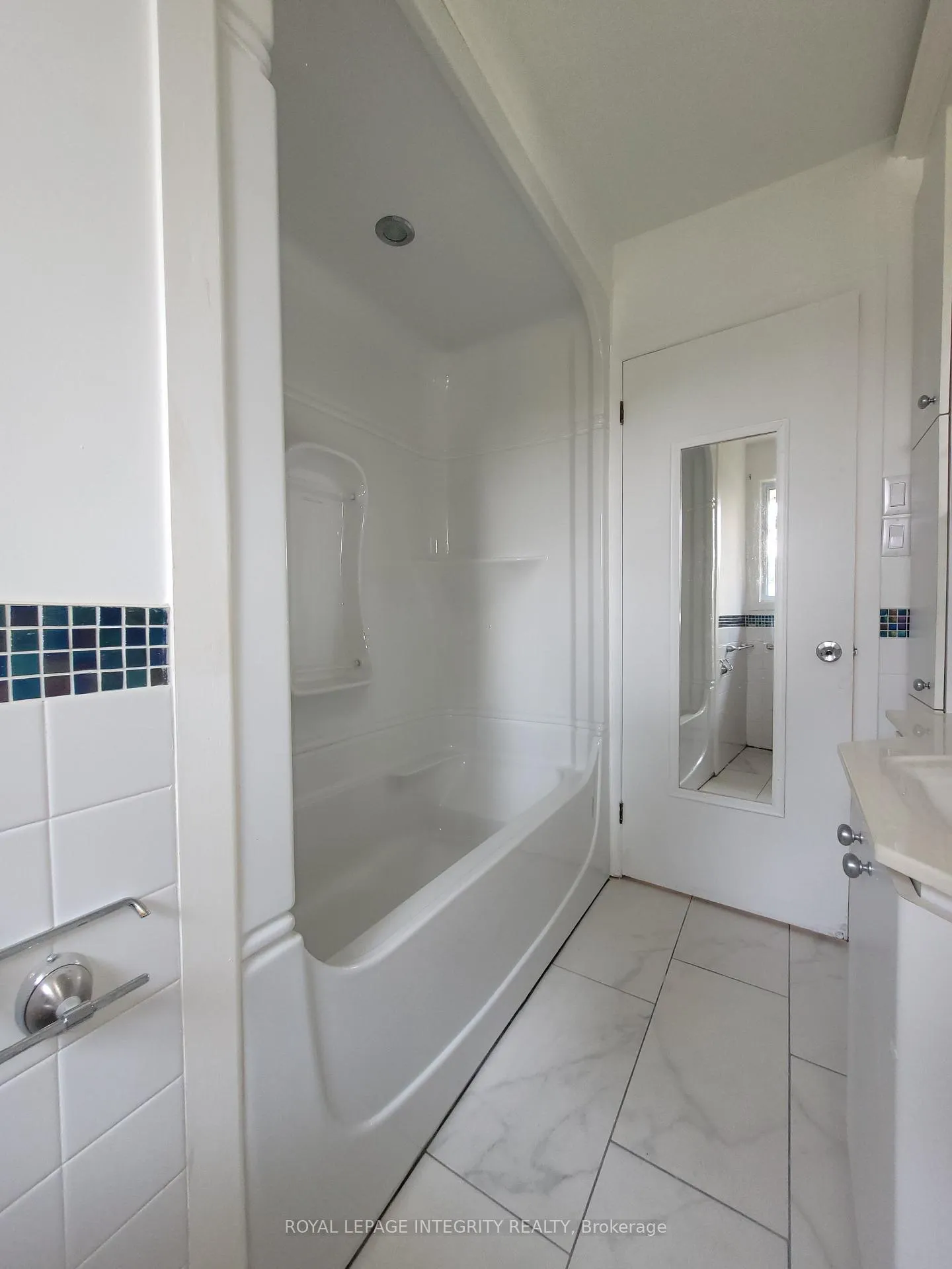 Photo 13 of Unit 1, 17 Kingsbury Avenue, Ottawa, Meadowlands/Crestview — HOMEH