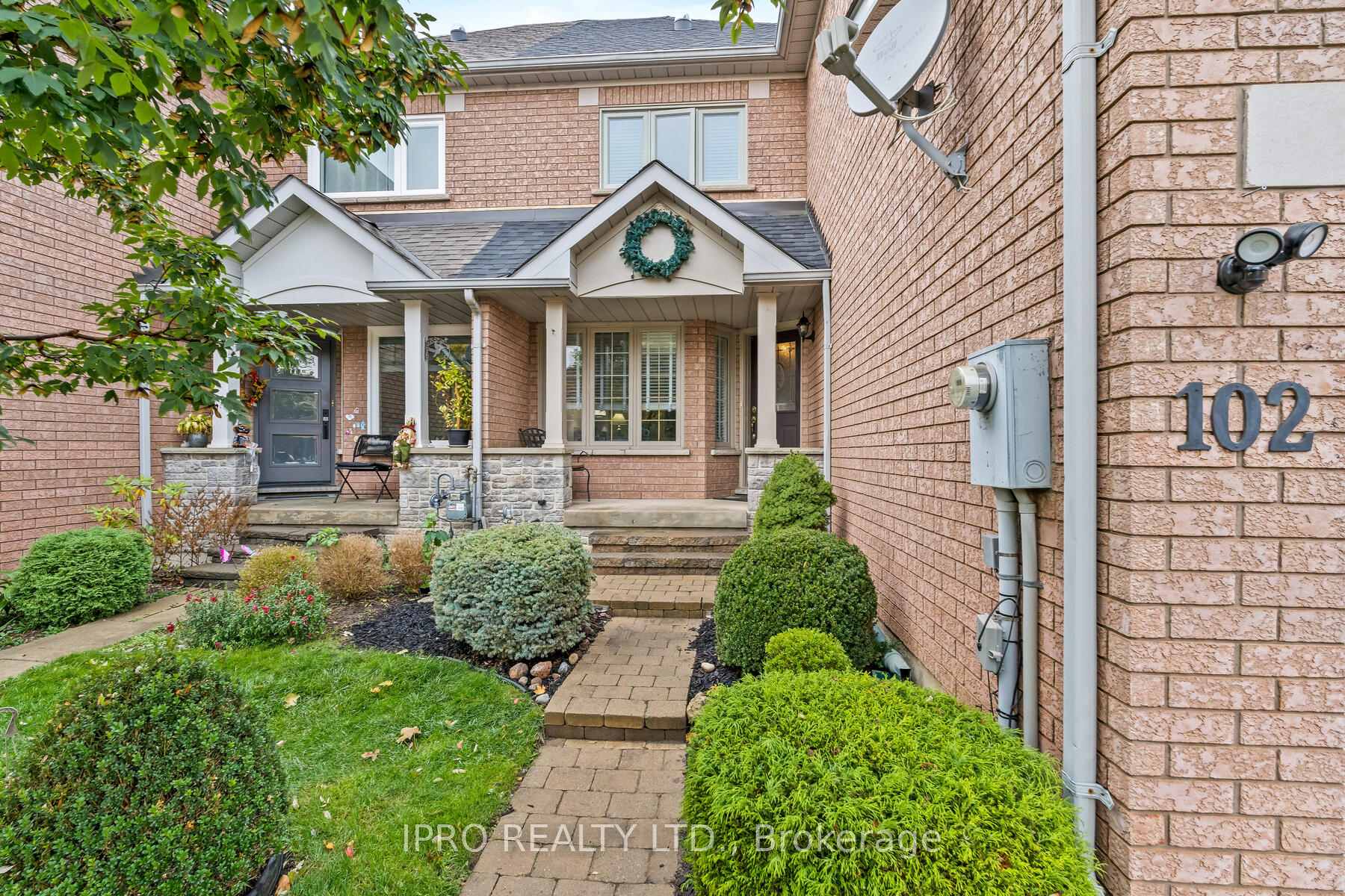 Photo 2 of 102 James Young Drive, Halton Hills, Georgetown — HOMEH