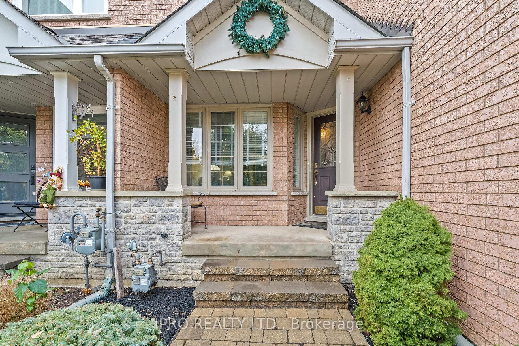 Photo 3 of 102 James Young Drive, Halton Hills, Georgetown — HOMEH