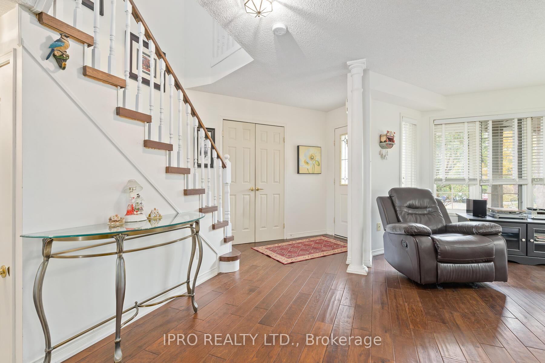 Photo 6 of 102 James Young Drive, Halton Hills, Georgetown — HOMEH