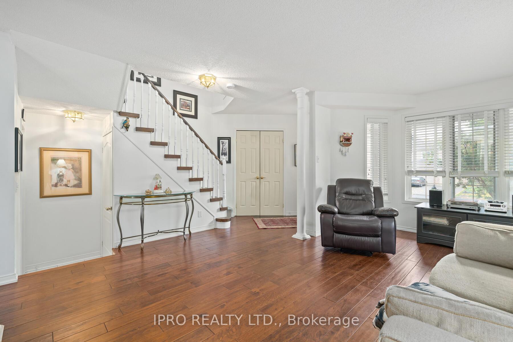 Photo 8 of 102 James Young Drive, Halton Hills, Georgetown — HOMEH
