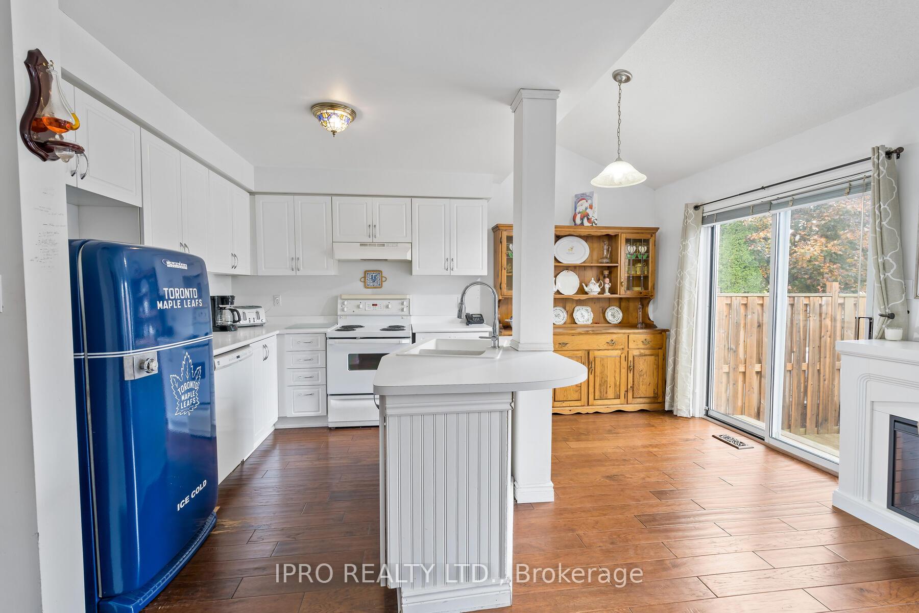Photo 12 of 102 James Young Drive, Halton Hills, Georgetown — HOMEH