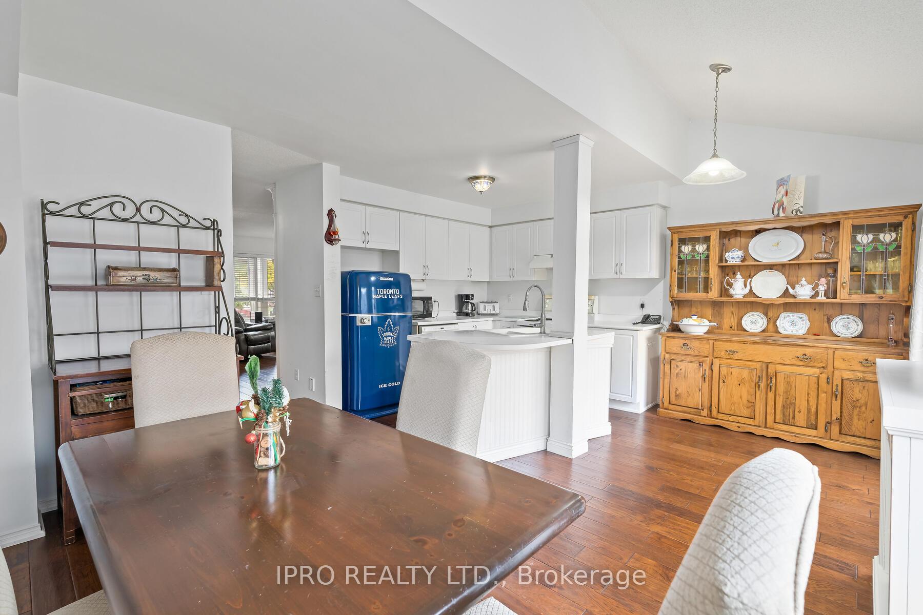 Photo 18 of 102 James Young Drive, Halton Hills, Georgetown — HOMEH