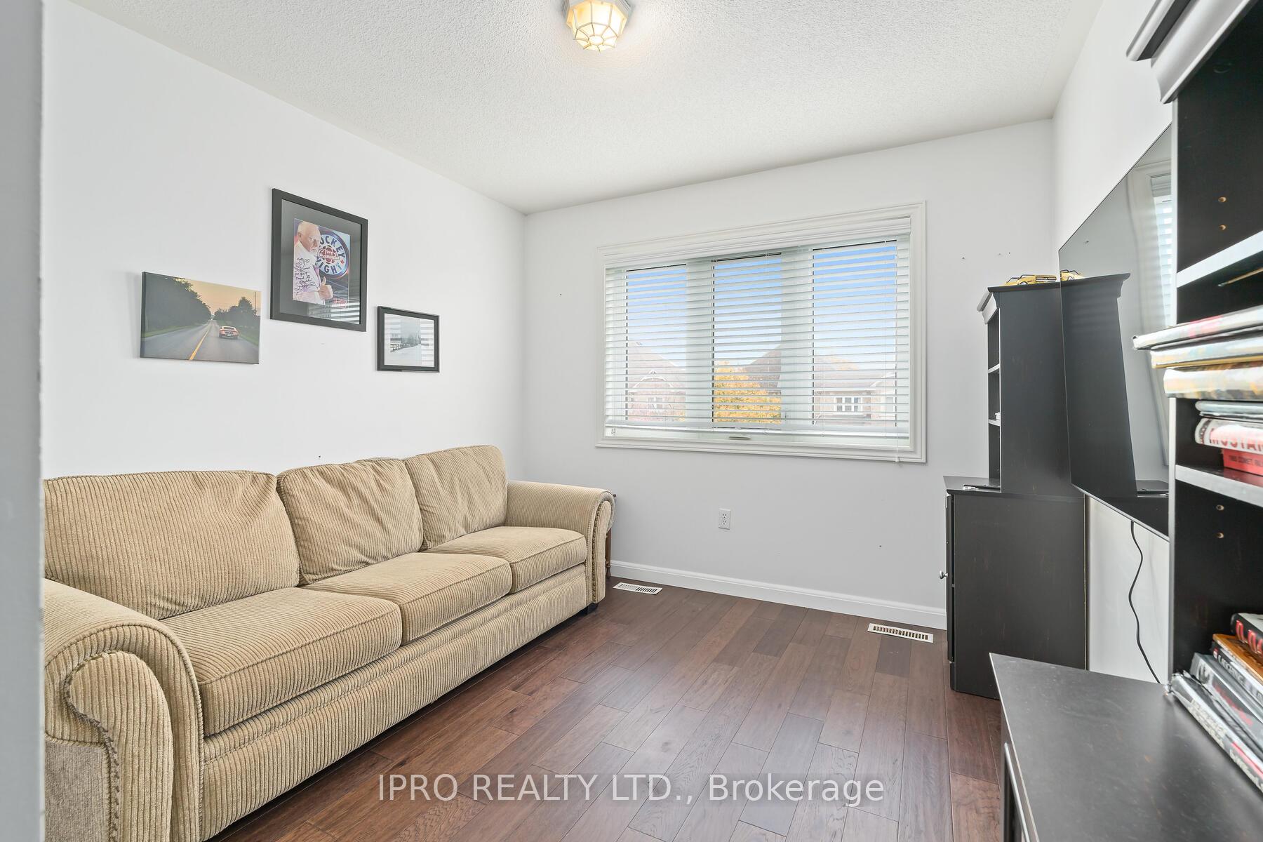 Photo 28 of 102 James Young Drive, Halton Hills, Georgetown — HOMEH