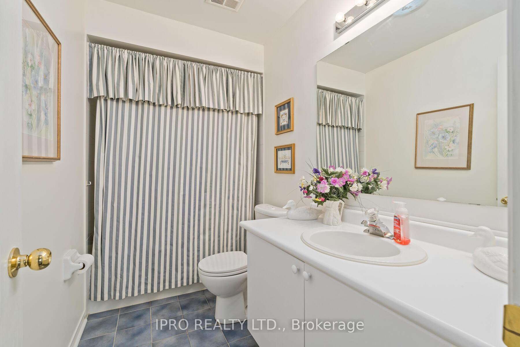 Photo 29 of 102 James Young Drive, Halton Hills, Georgetown — HOMEH