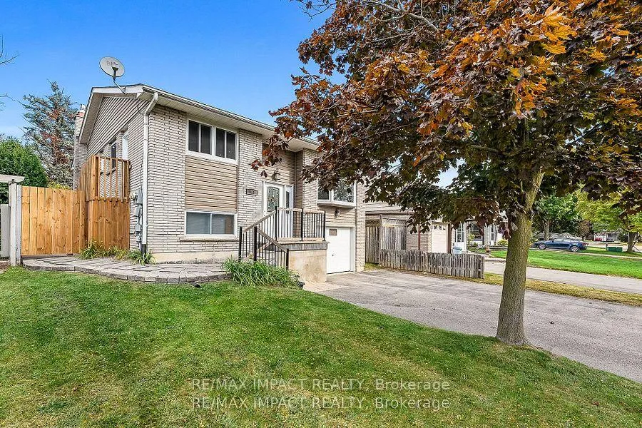 Photo 3 of 261 Kensington Crescent, Oshawa, Centennial — HOMEH