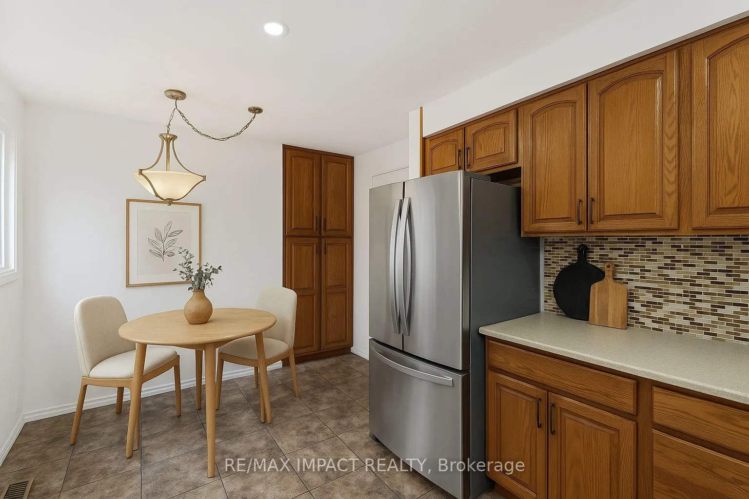 Photo 7 of 261 Kensington Crescent, Oshawa, Centennial — HOMEH