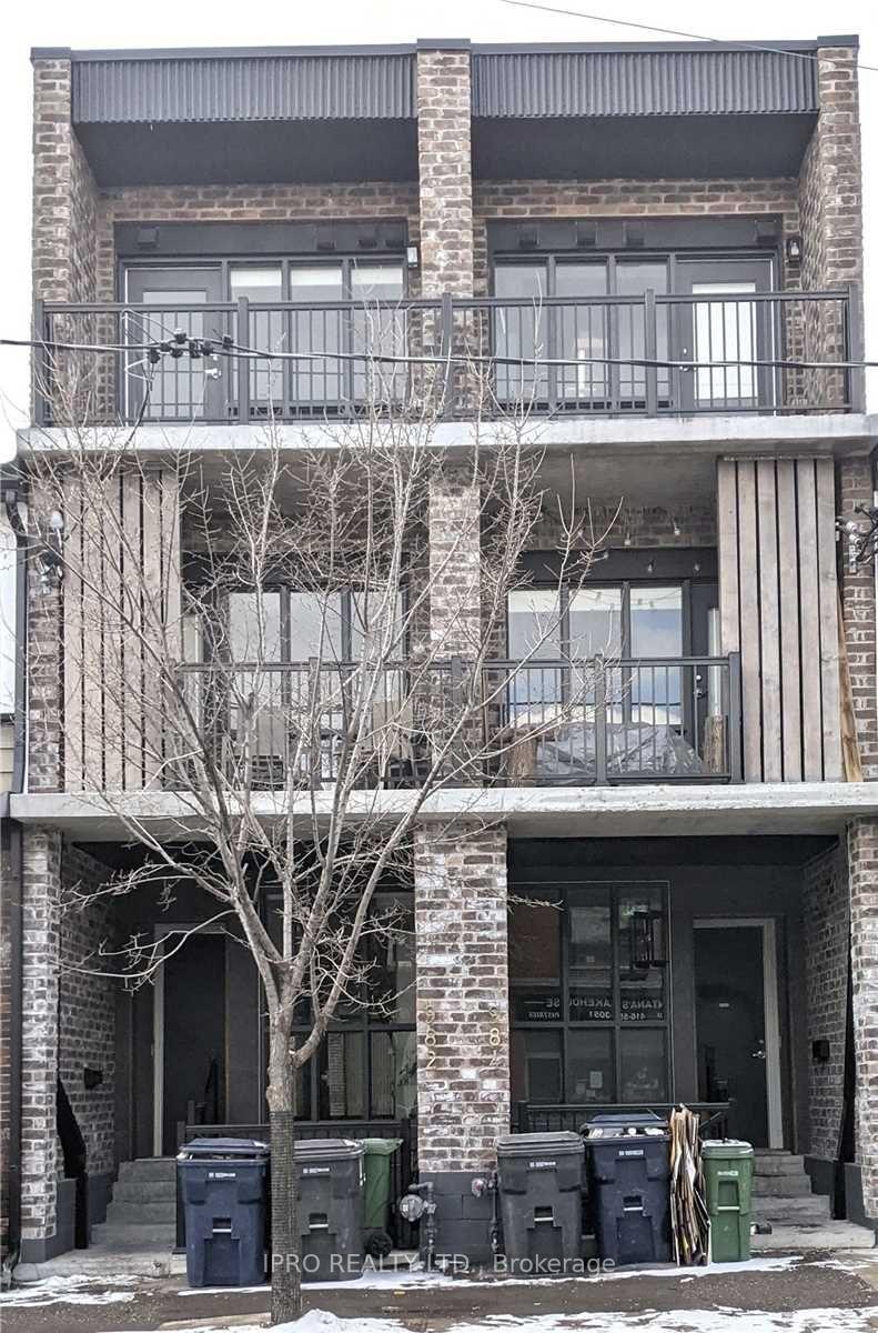 Front of Unit 3rd Flr, 982 Dovercourt Road