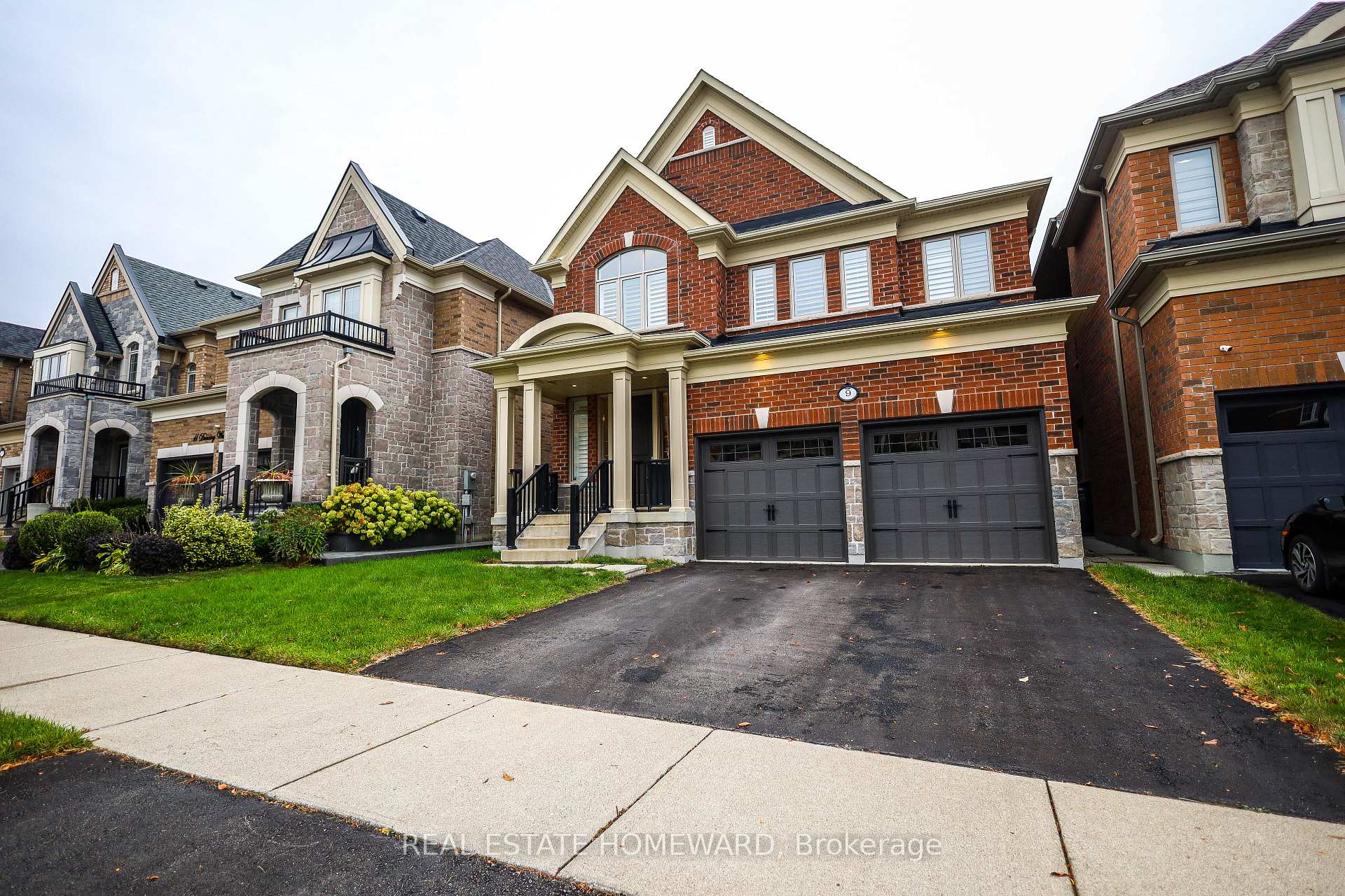 Photo 4 of 9 Dancing Waters Road, Brampton, Bram West — HOMEH