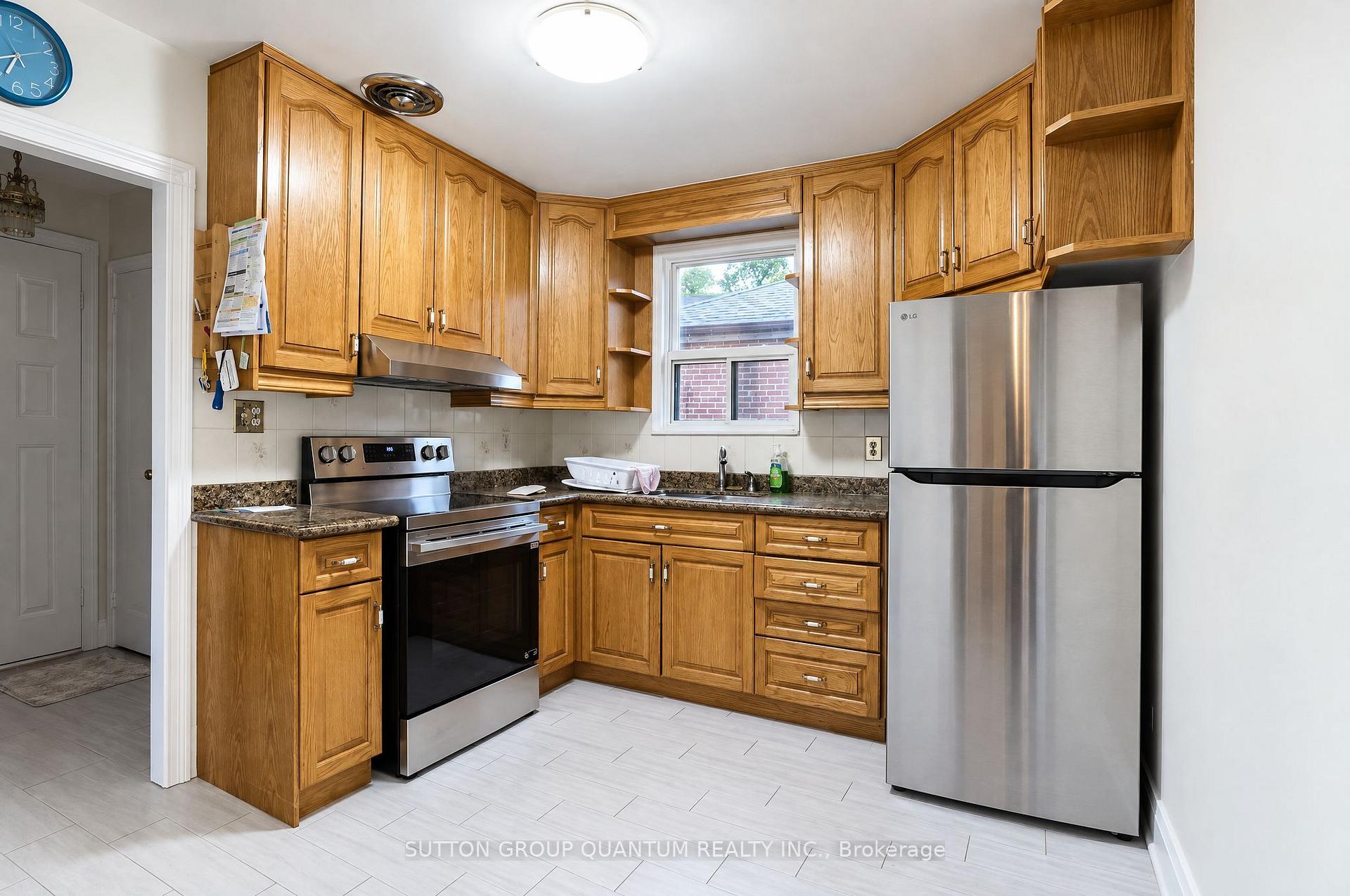 Photo 3 of 74 Cannon Road, Etobicoke, Stonegate-Queensway — HOMEH