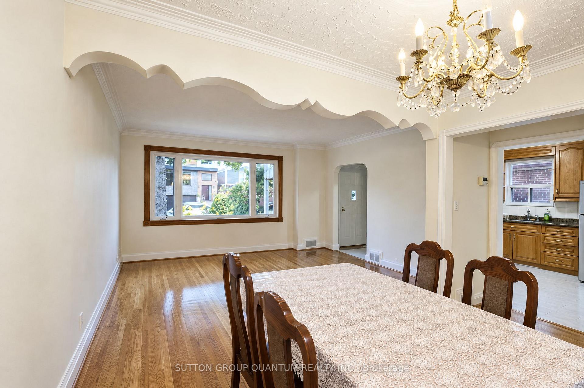 Photo 4 of 74 Cannon Road, Etobicoke, Stonegate-Queensway — HOMEH