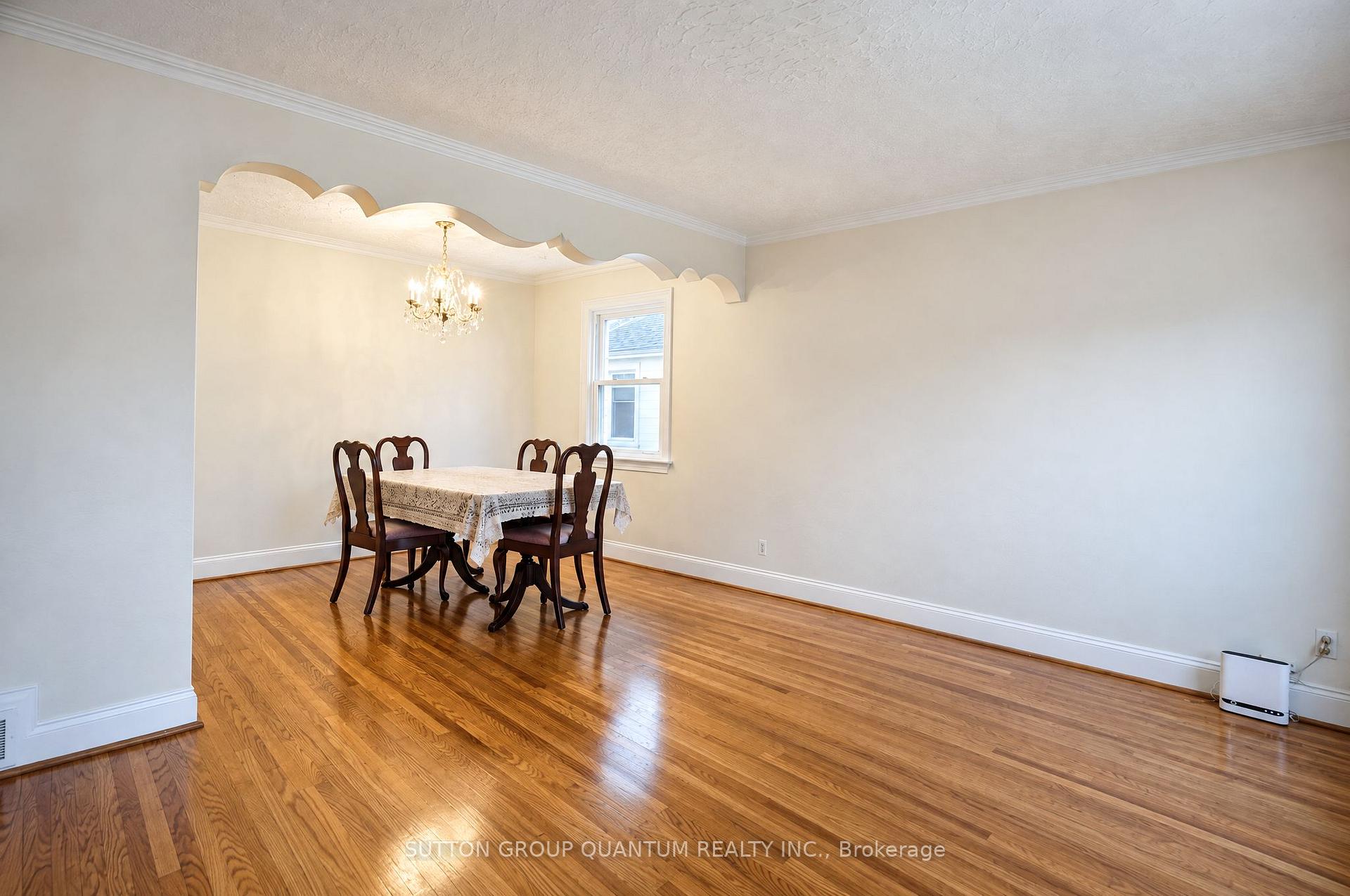 Photo 6 of 74 Cannon Road, Etobicoke, Stonegate-Queensway — HOMEH