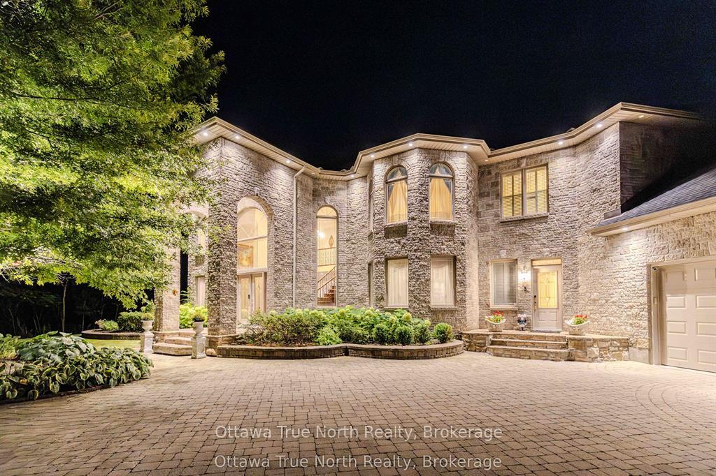 Photo of 5884 Earlscourt Crescent