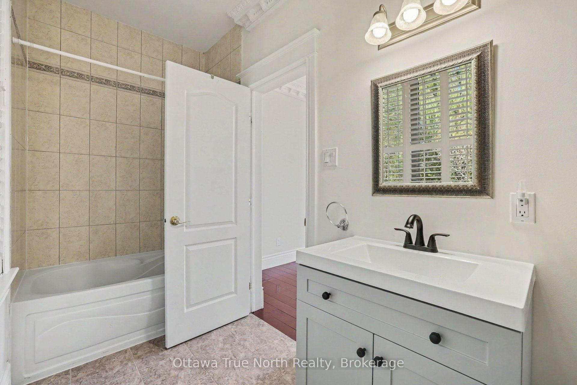 Photo 23 of 5884 Earlscourt Crescent, Ottawa, Manotick East to Manotick Station — HOMEH