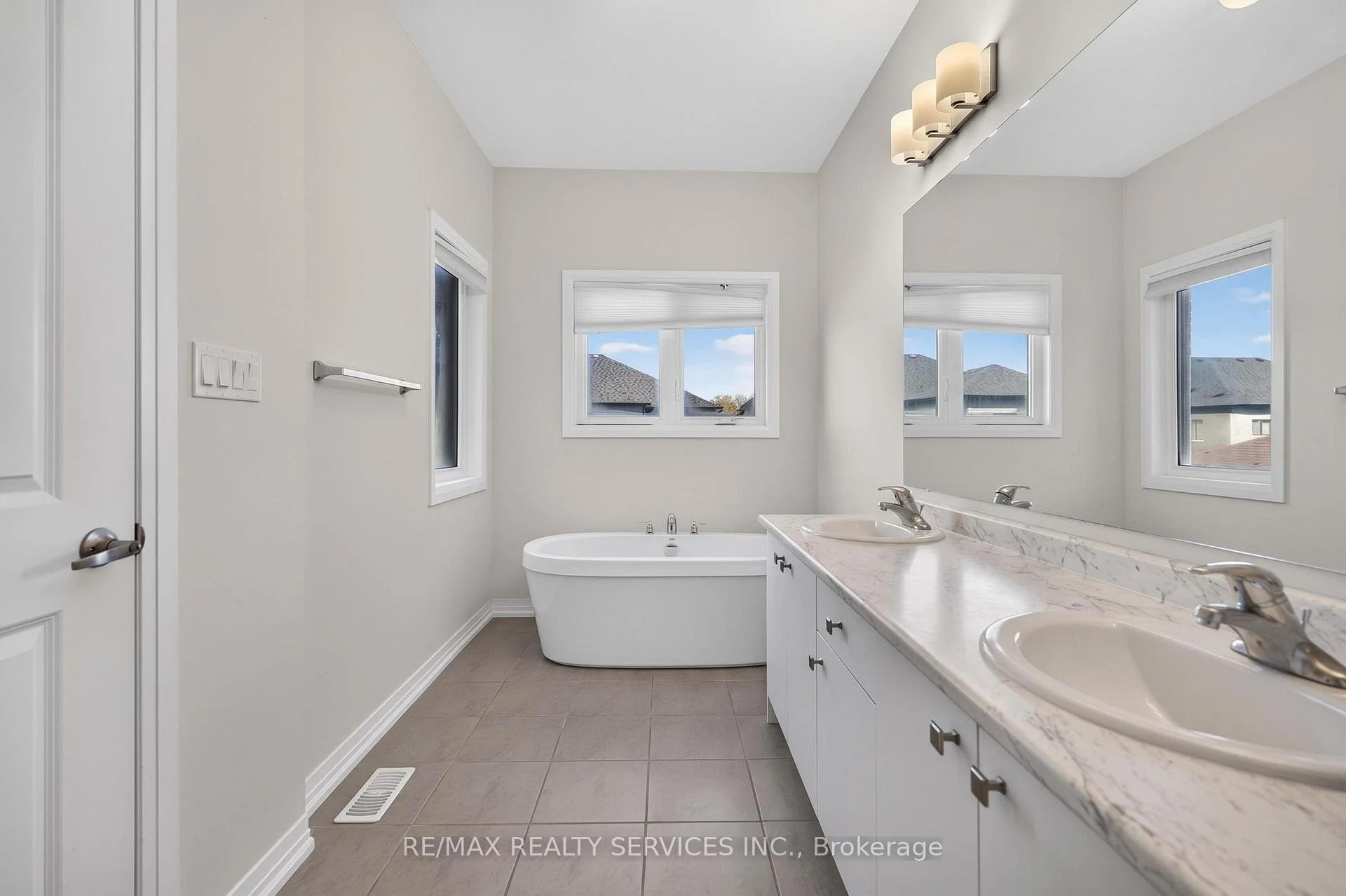 Photo 68 of 225 Coronation Road, Whitby, Rural Whitby — HOMEH
