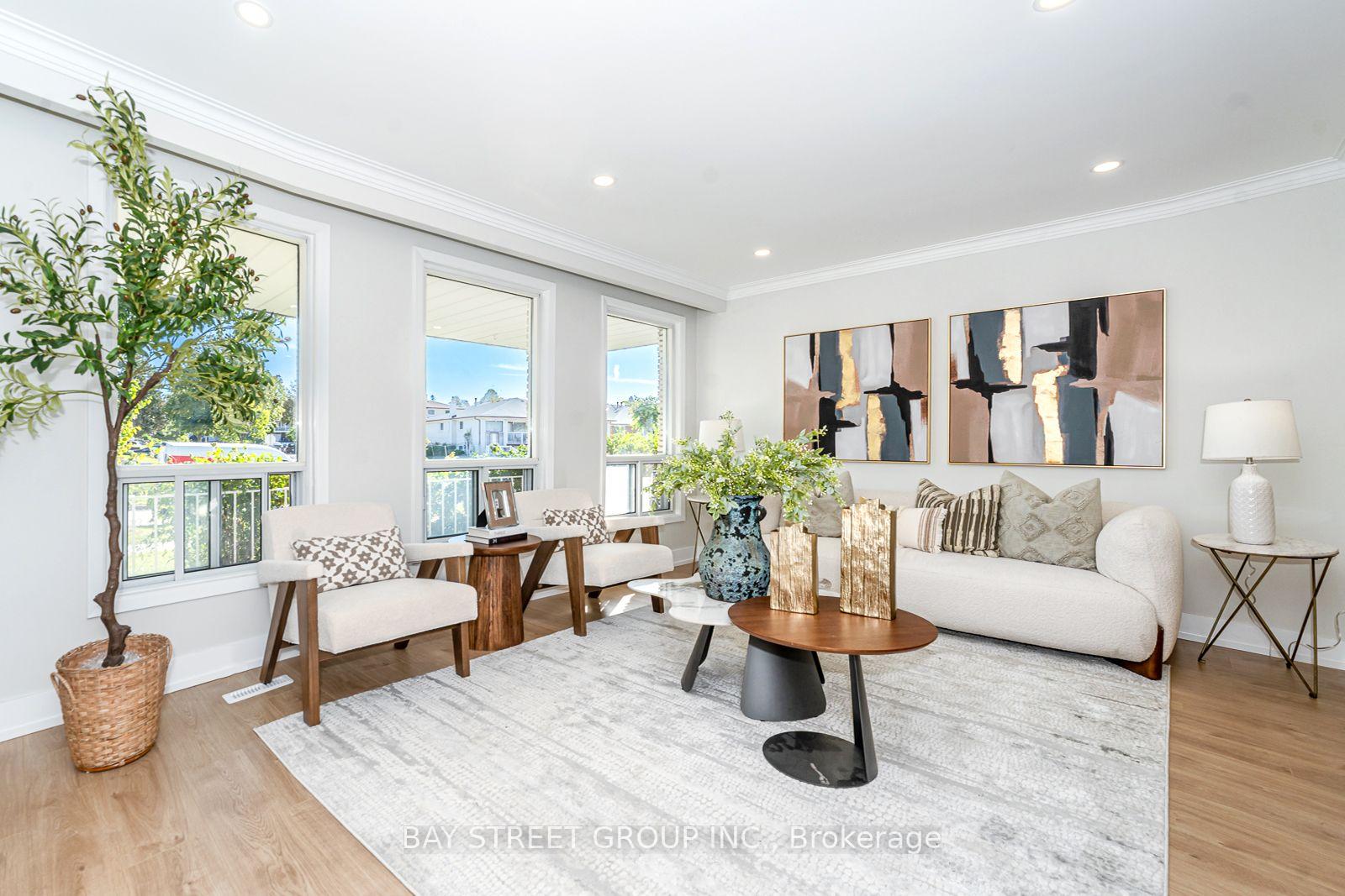 Photo 6 of 42 Faye Drive, North York, Pleasant View — HOMEH
