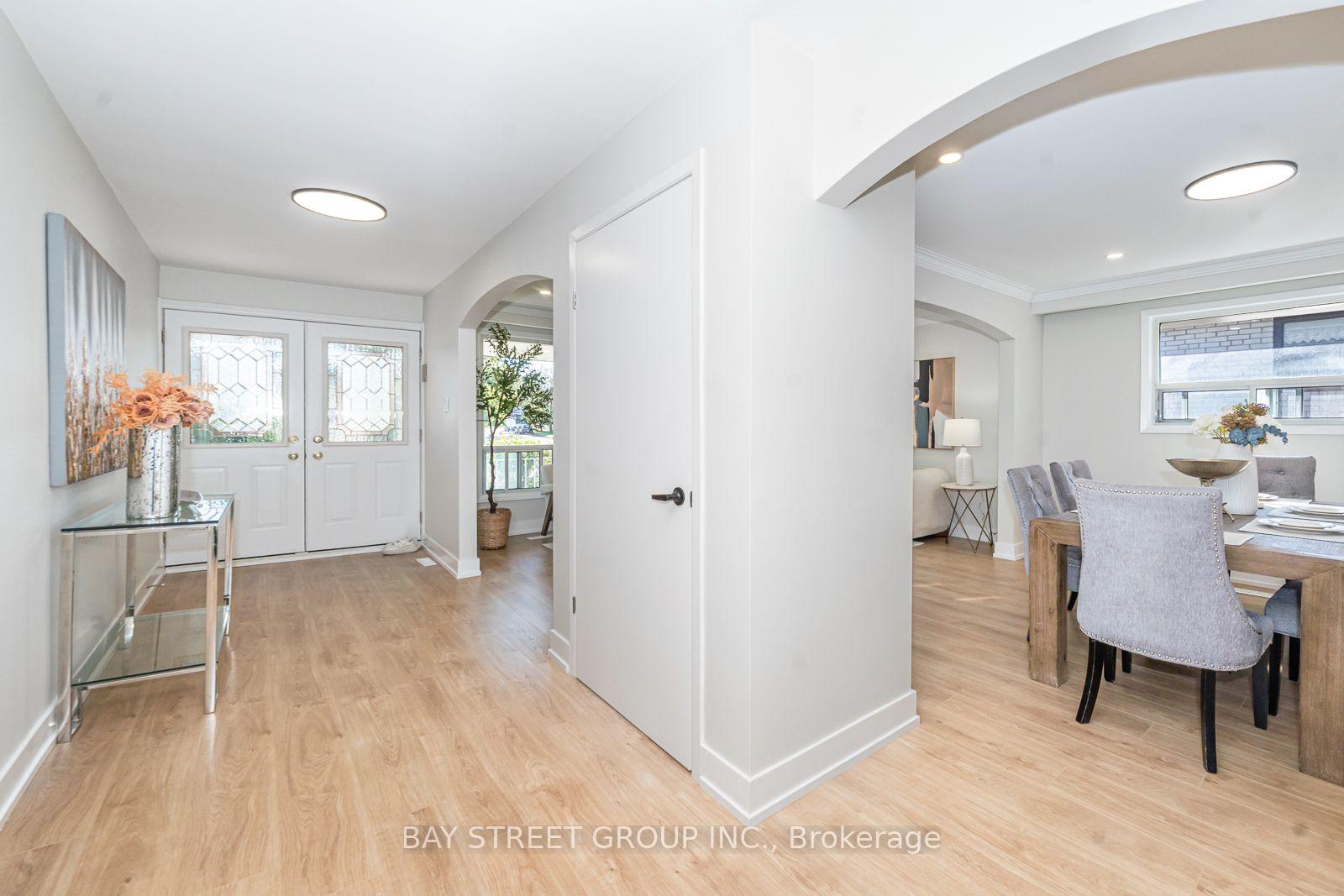 Photo 10 of 42 Faye Drive, North York, Pleasant View — HOMEH