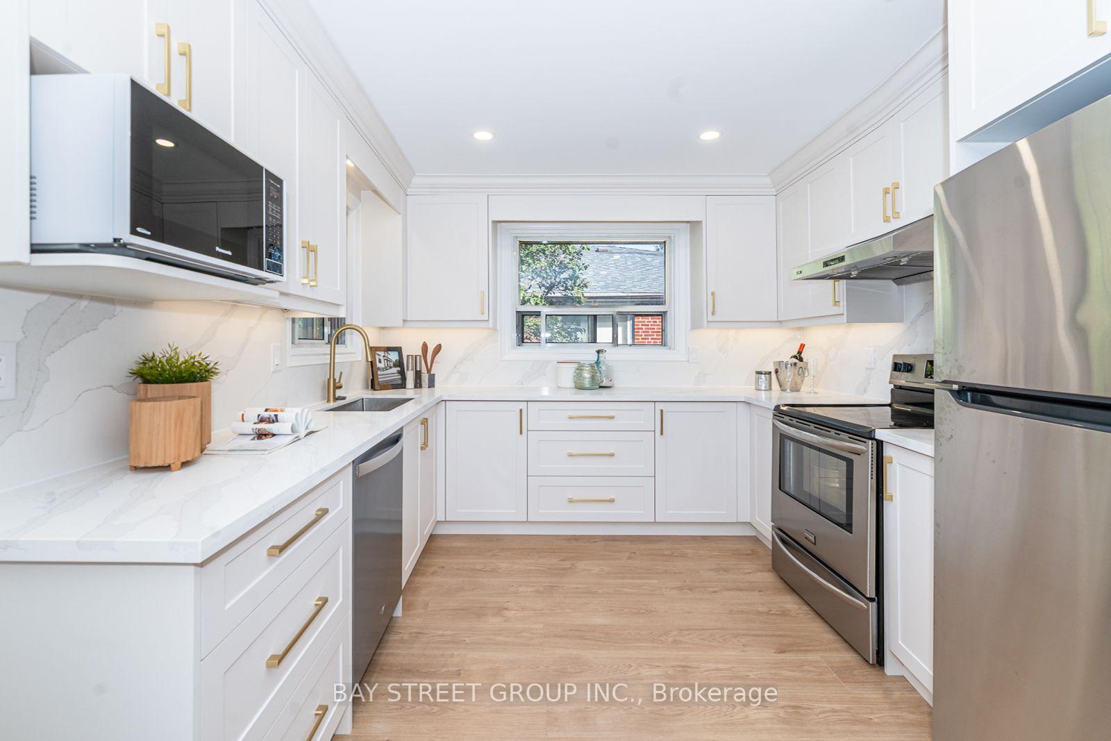 Photo 18 of 42 Faye Drive, North York, Pleasant View — HOMEH