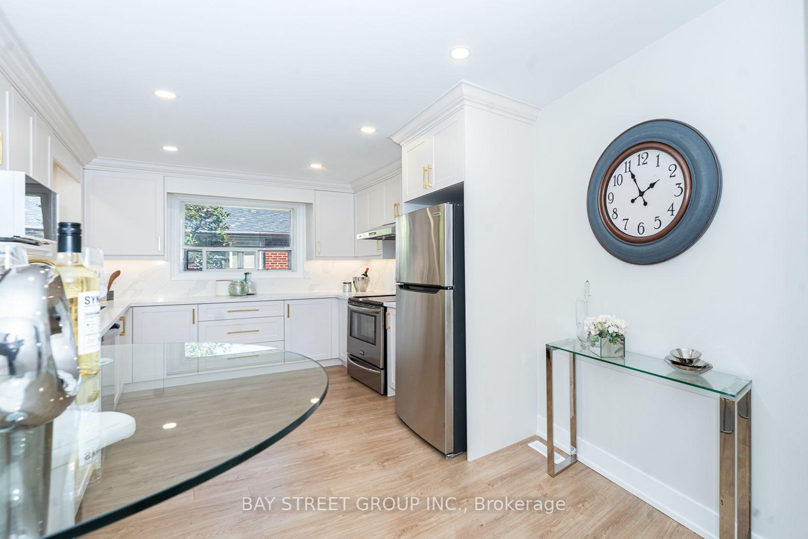 Photo 20 of 42 Faye Drive, North York, Pleasant View — HOMEH