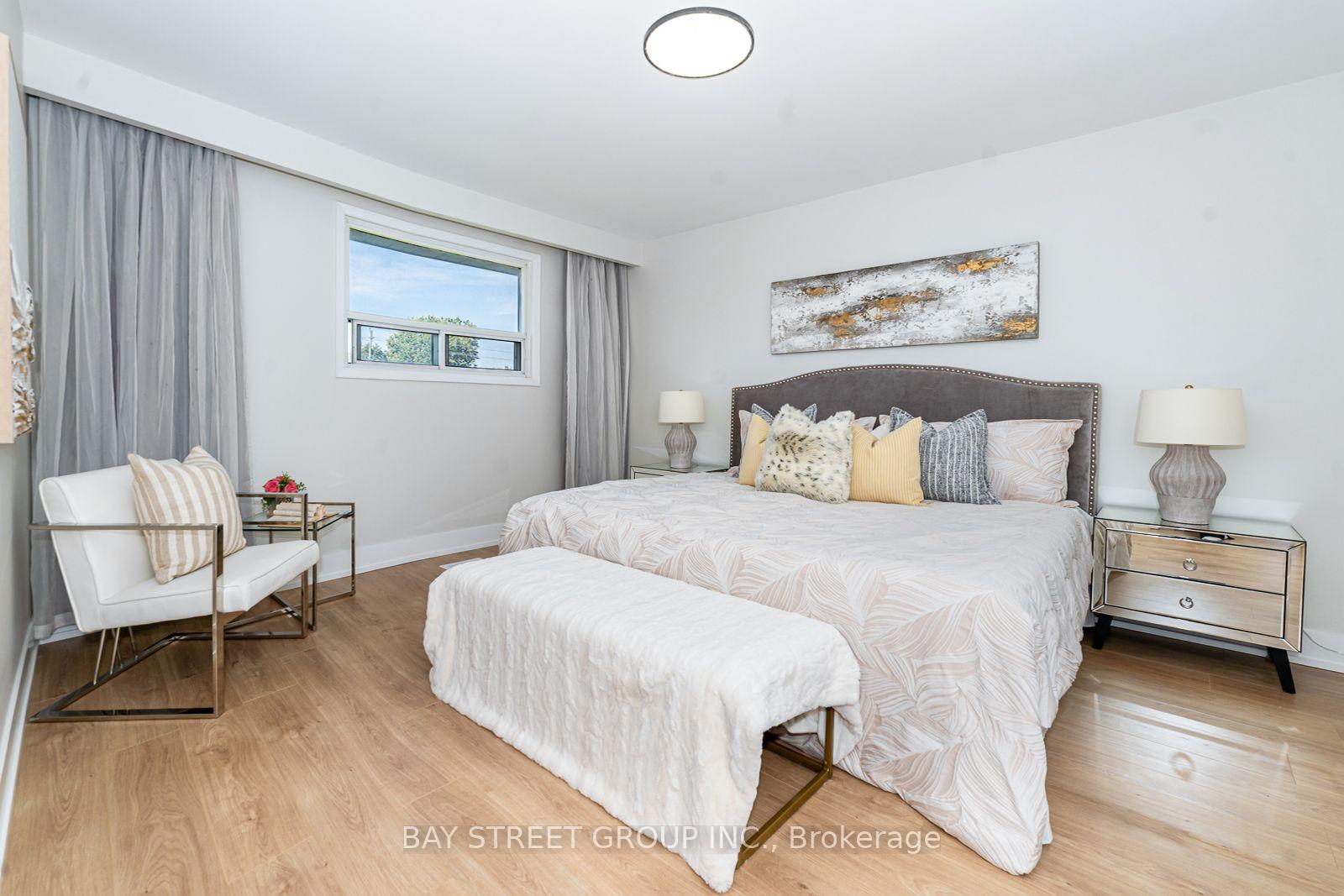 Photo 24 of 42 Faye Drive, North York, Pleasant View — HOMEH